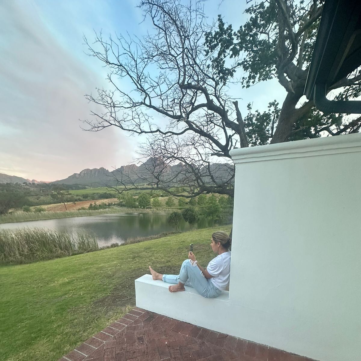 Team connect from the farm.
Guys —> WiFi is EVERYTHING alongside an amazing team who you can trust and rely on. 💪💪#BBDStudios remote working at its finest.