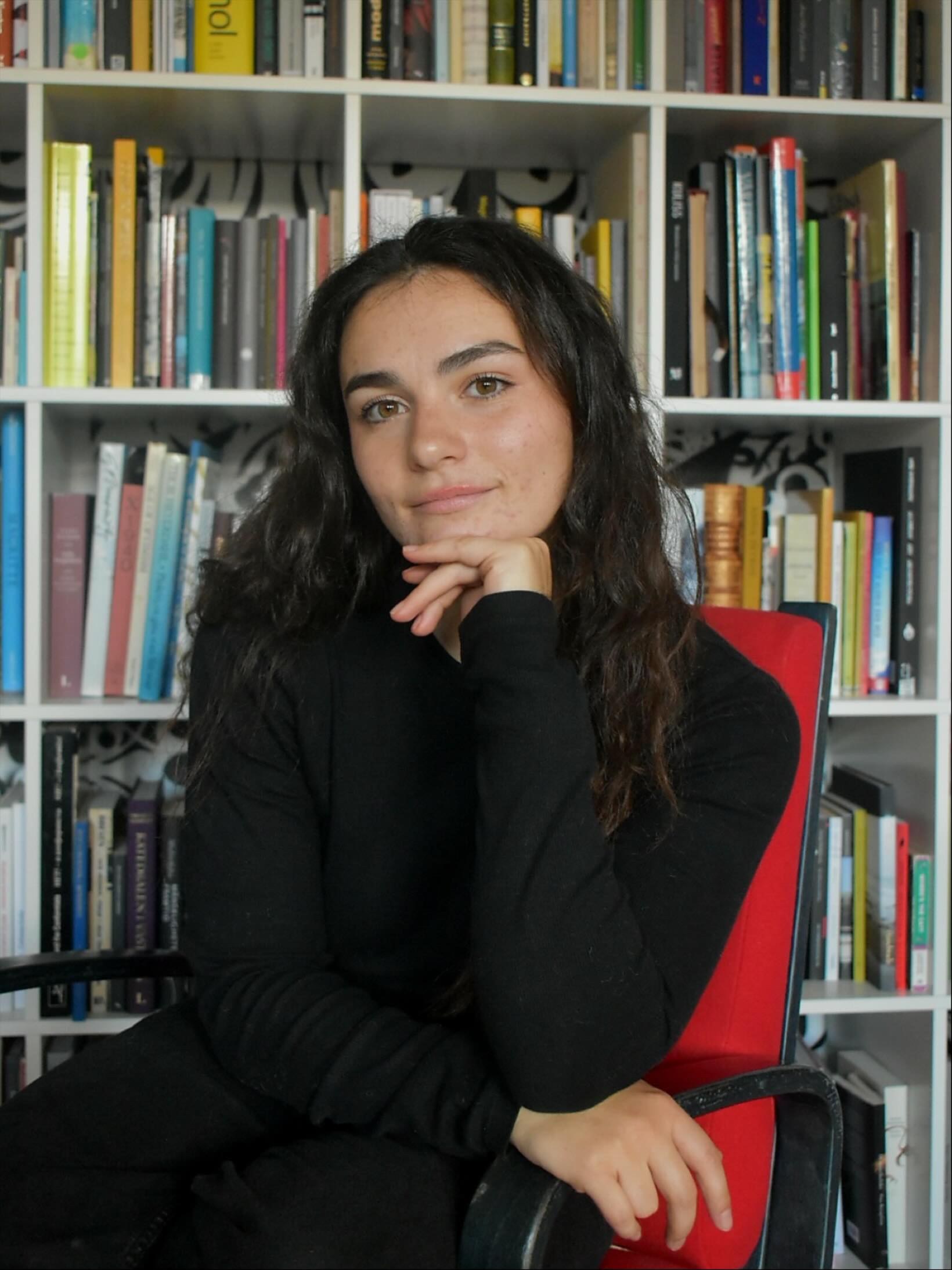 ✨ Meet @loelioa, a French artist who just released her debut single while at @moskoselcreativelab ! 🎤🎶
Loélia began singing as a child, simply for fun, and over the years, her loved ones encouraged her to share her voice on stage. She started with covers, but one day felt the pull to write her own songs.
Inspired by the delicate rhythm of French poetry, she wrote her debut track Orage, a heartfelt reflection of her electropop sound. Here, she sought inspiration for future creations, finding it in the serene beauty of nature, among frozen lakes, rustling forests, and the quiet hush of Swedish north. One of her favorite memories? Cycling with friends through this winter wonderland, exploring the stillness and magic of this winter wonderland. ❄️❄️❄️
Her next song is expected early next year, so don’t forget to follow @loelioa and check her mesmerising music on any streaming platform!
#MoskoselCreativeLab #NorthernSustainableFutures #ArtNatureInnovation #ArtSweden