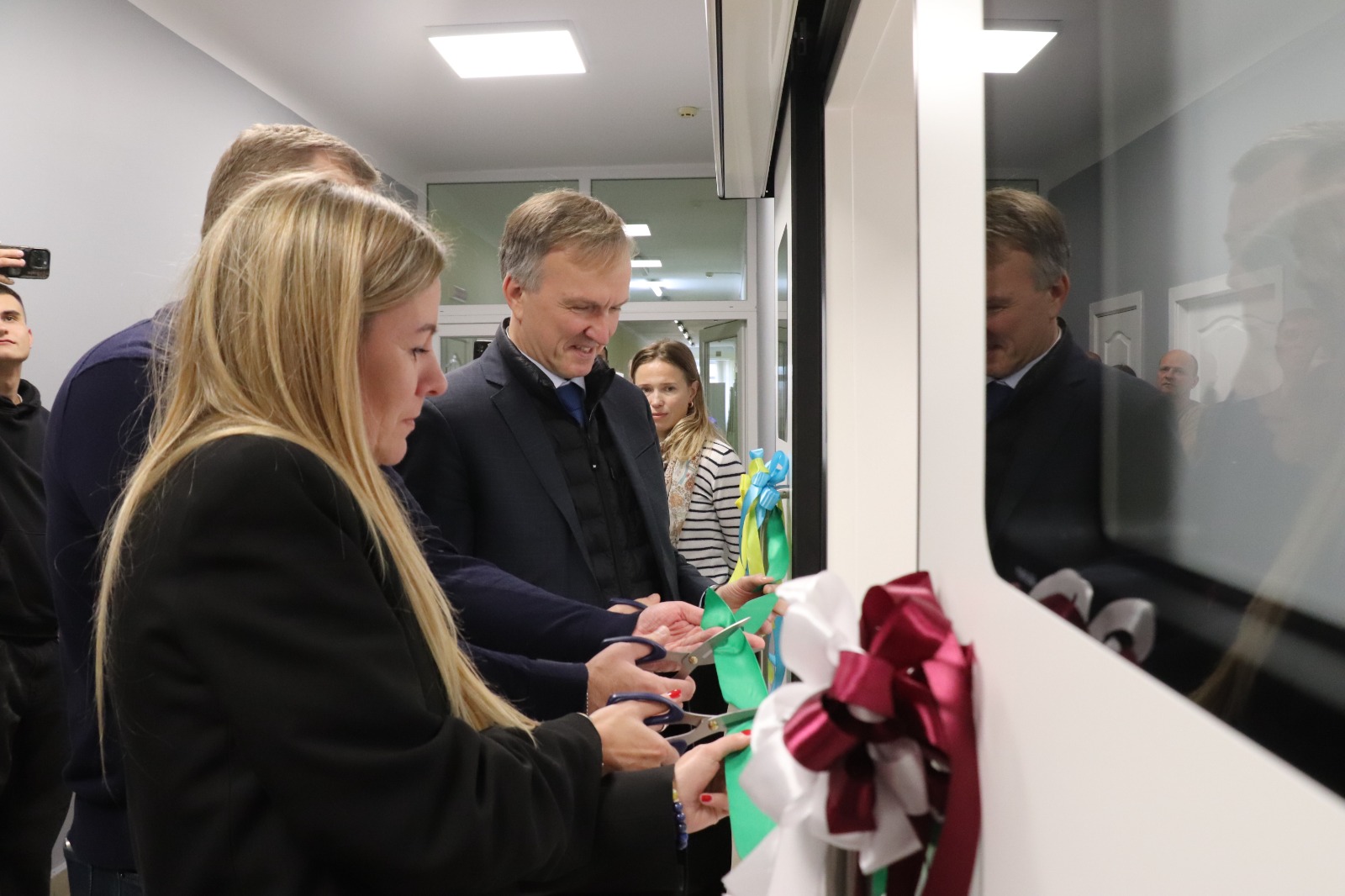 Atklāta jaundzimušo operāciju zāle Černihivas bērnu slimnīcā👶
Pateicoties Latvijas valsts budžeta līdzekļiem, slimnīcas bijušās nodaļas telpās izbūvēts un aprīkots jaundzimušo operāciju bloks. Tāpat arī slimnīcai piegādāts jaudīgs ģenerators, lai spētu nodrošināt slimnīcas darbību elektrības pārrāvumu laikā.
Projekti tiek īstenoti par Latvijas Republikas valsts budžeta līdzekļiem ar @arlietuministrija un Centrālā finanšu un līgumu aģentūra.
#LATDEV #AtbalstuUkrainu #attistibassaаarbiba