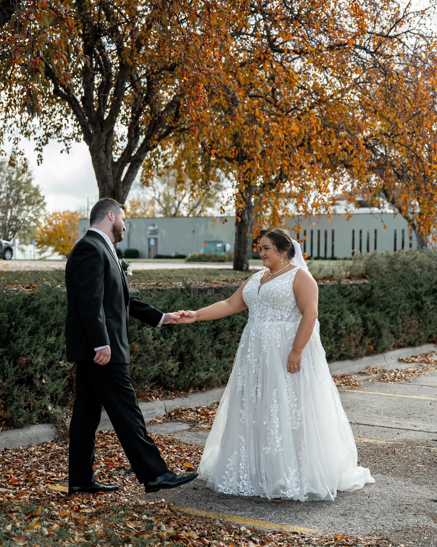 11.1.2025🤍🖤
Mr.&Mrs.Crowell
📍Marshall, MN
Living Word Lutheran Church
Marshall Golf Course