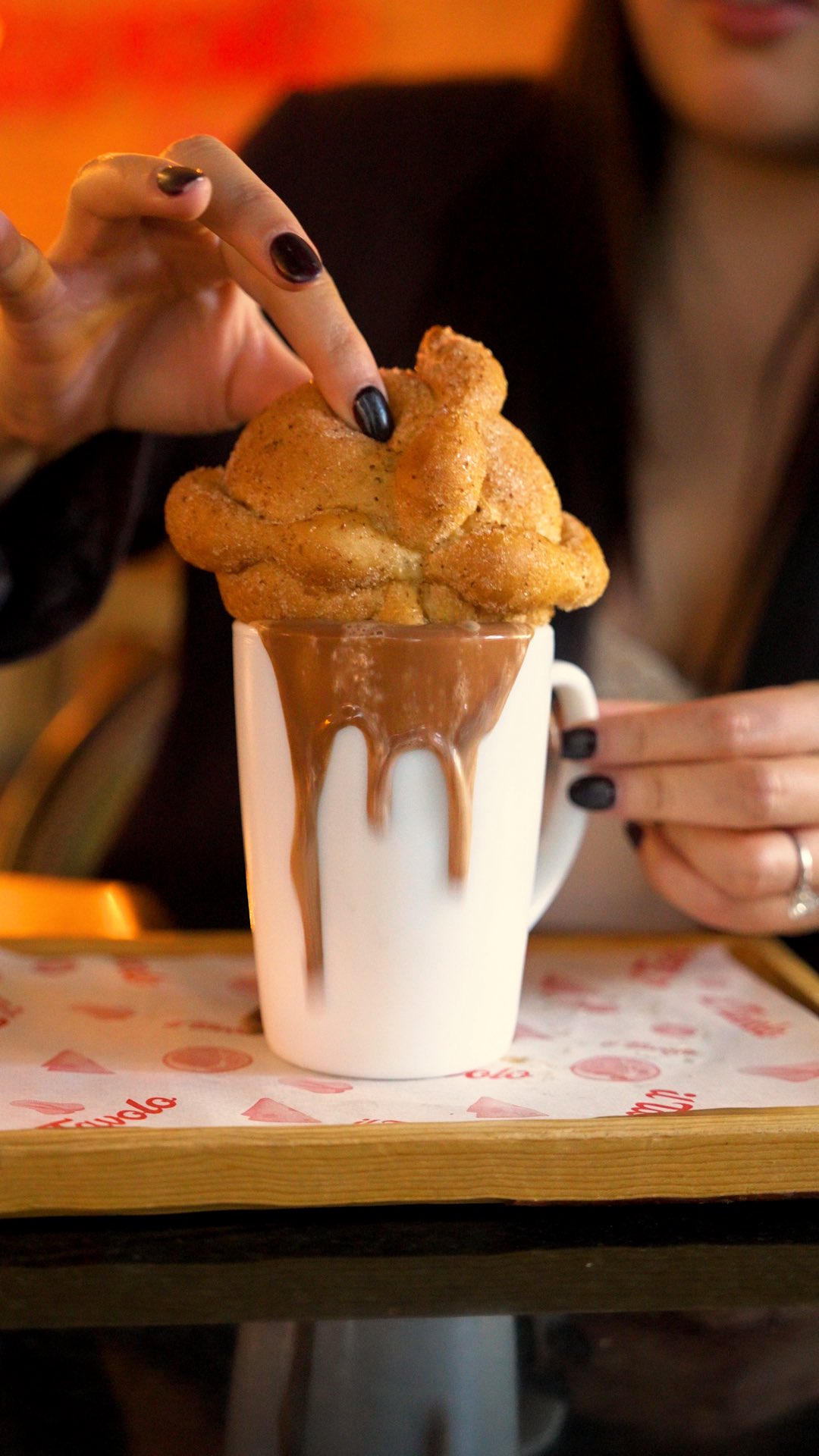 Entre aromas, sabores y sonrisas celebramos la vida que sigue presente en cada rincón 🧡✨
Descubre y celebra la tradición de Día de Muertos en Punto Sao Paulo 🏵️
🤎 Encuentra cada propuesta en:
@ferraragdl
@iltavolomx
@aquimischiles_oficial
@mercaditotogo_gdl
@tintoyblancogdl
@monocolo_cafe
@cinerymx