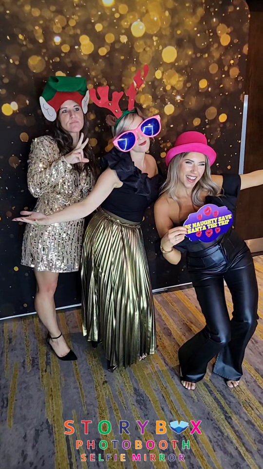 Throwback to Xmas Party with Nexus with backdrop and custom design template.
Just the pose to finish off the final touch!!
www.StoryboxPhotobooths.co.uk
#Photobooth
#SelfieMirror
#MagicMirror #Xmas
#CaptureYourStory
#TeamBride #TeamGroom
#SelfieKing #SelfieQueen
#PhotoboothHire #SelfieMirrorHire
#Wedding #Prom #Engagement #Awards #Weddings
#CorporateEvents #Parties #WeddingSupplier
#AsianWedding #selfie #trending #viral #weddingideas #westyorkshire #eventplanner
#weddinginspiration #weddingstyle