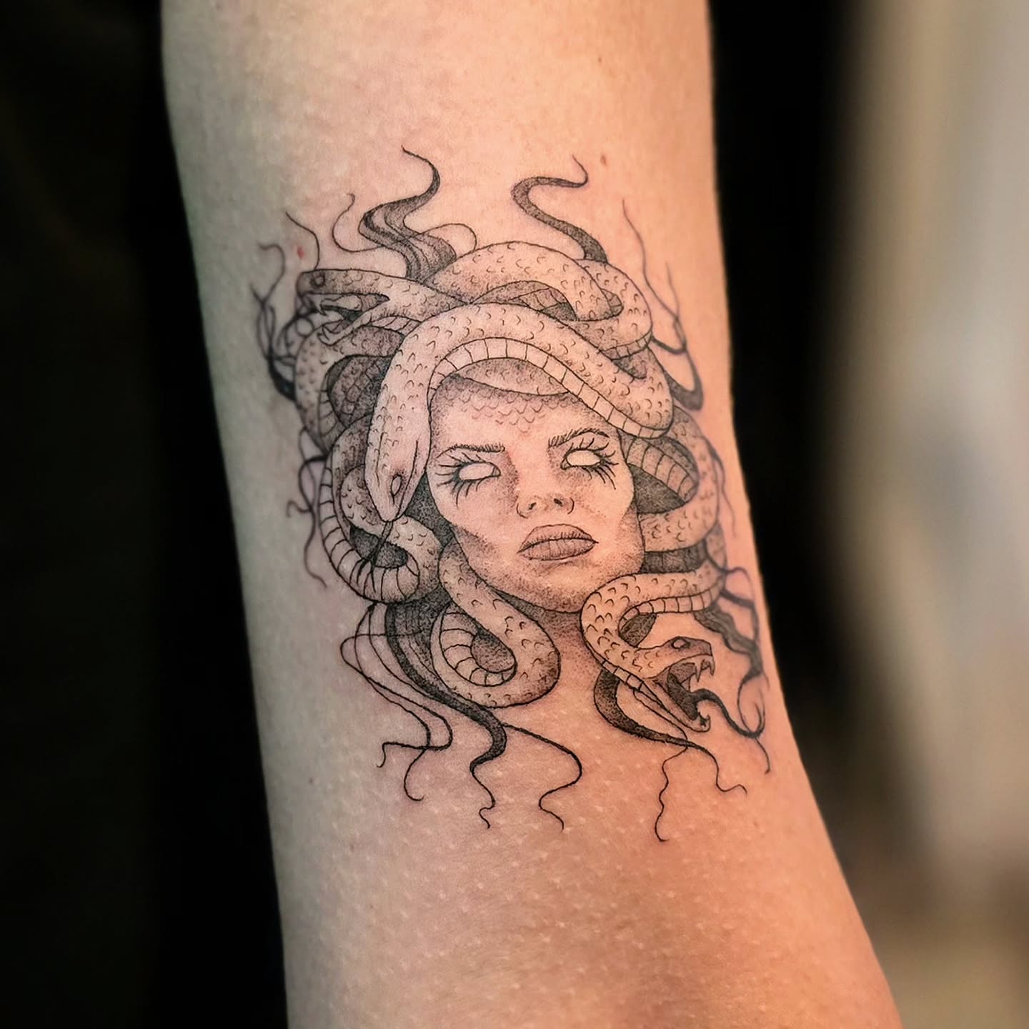 ð Very little fineline medusa for Sarah this afternoon ðĨ° a redesign of an image she found!
.
.
.
#tattoo #art #design #medusa #snake #fineline
