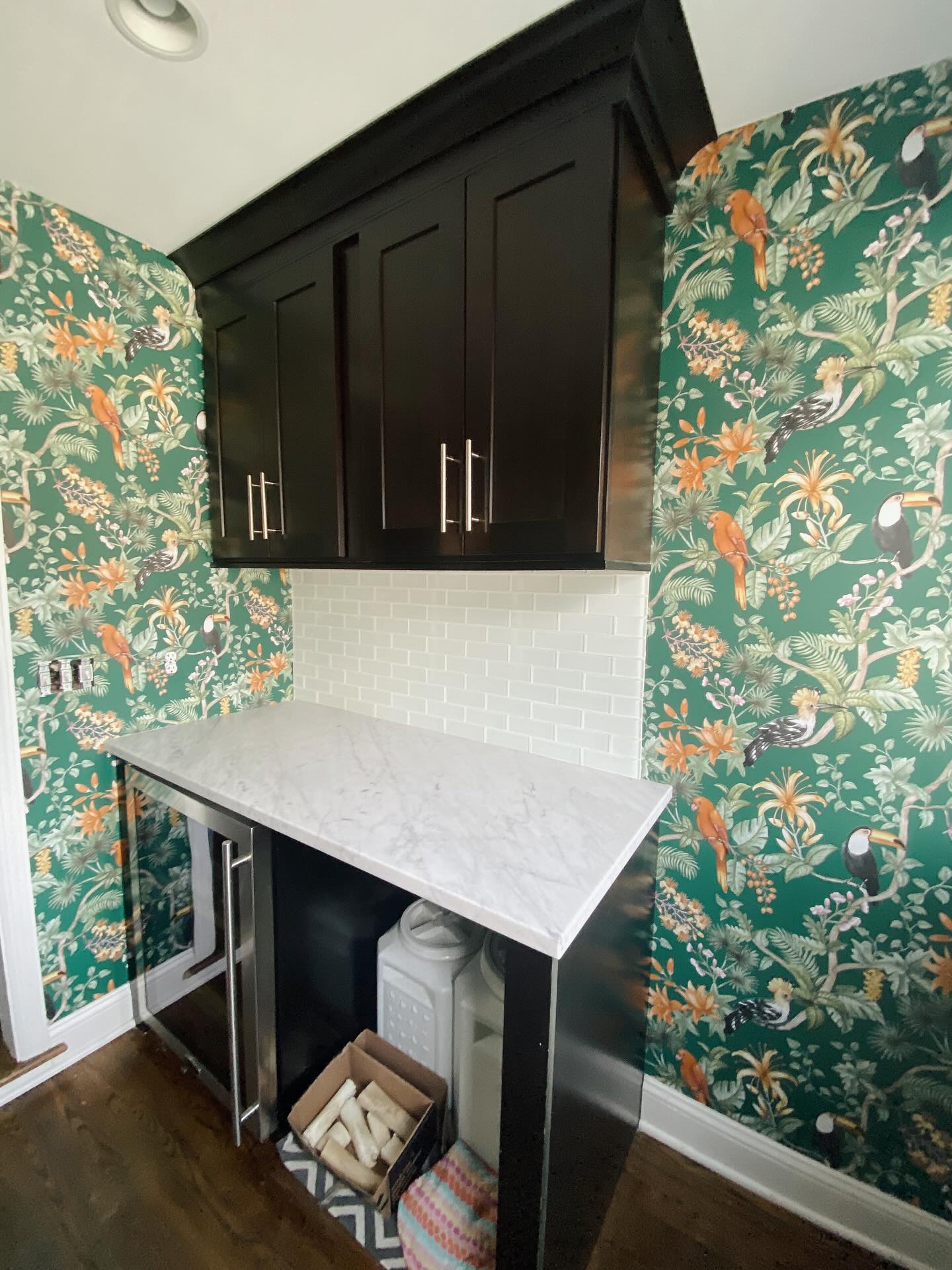 Turned this neutral mudroom into a tropical paradise! 💚
#peelandstickwallpaper #mudroom #transformation #beforeandafter #tropical #green