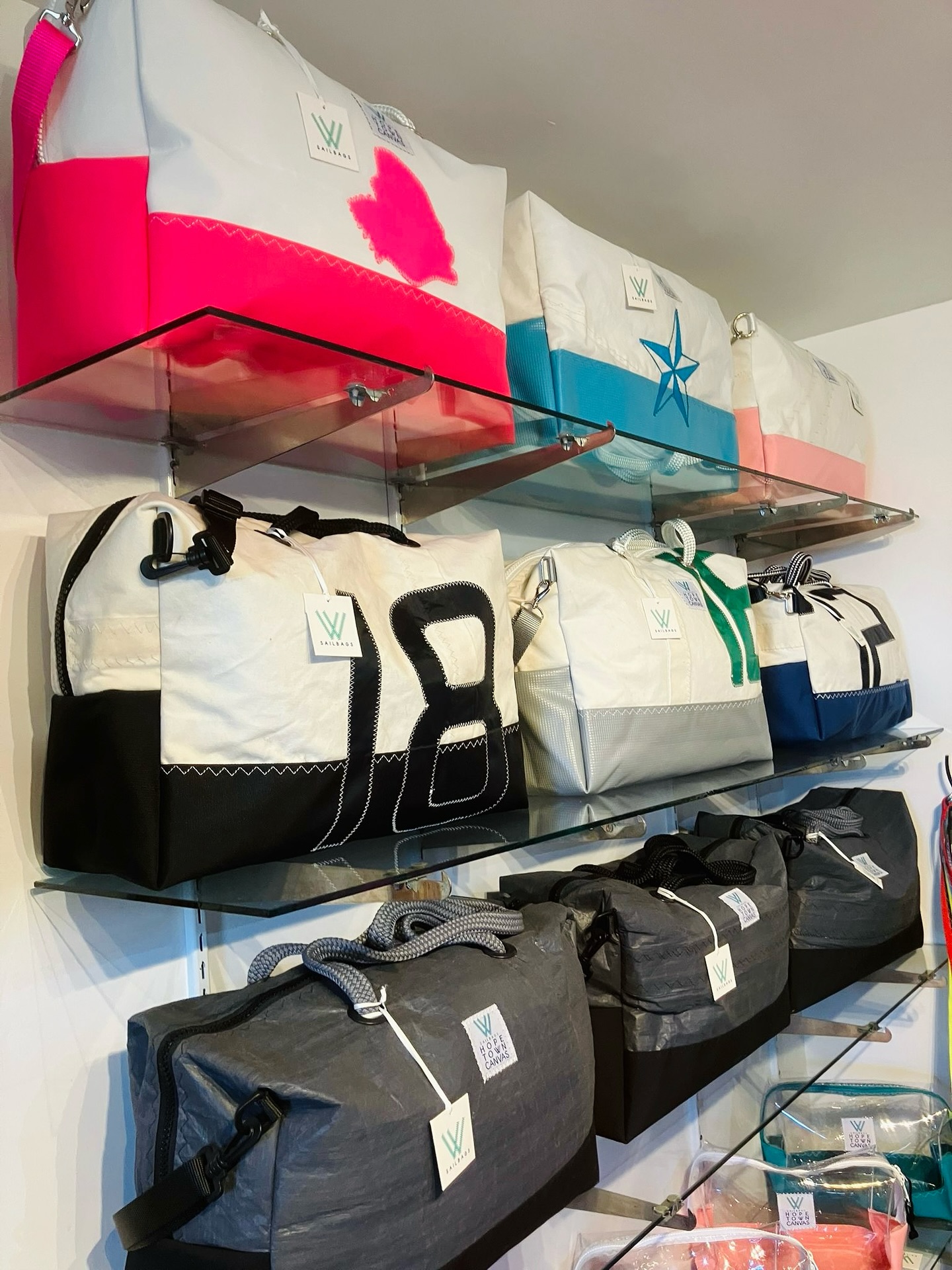 Our Hope Town store is stocked and ready for Christmas shopping 😉🎄We have a huge selection of new one-of-a-kind bags to choose from.