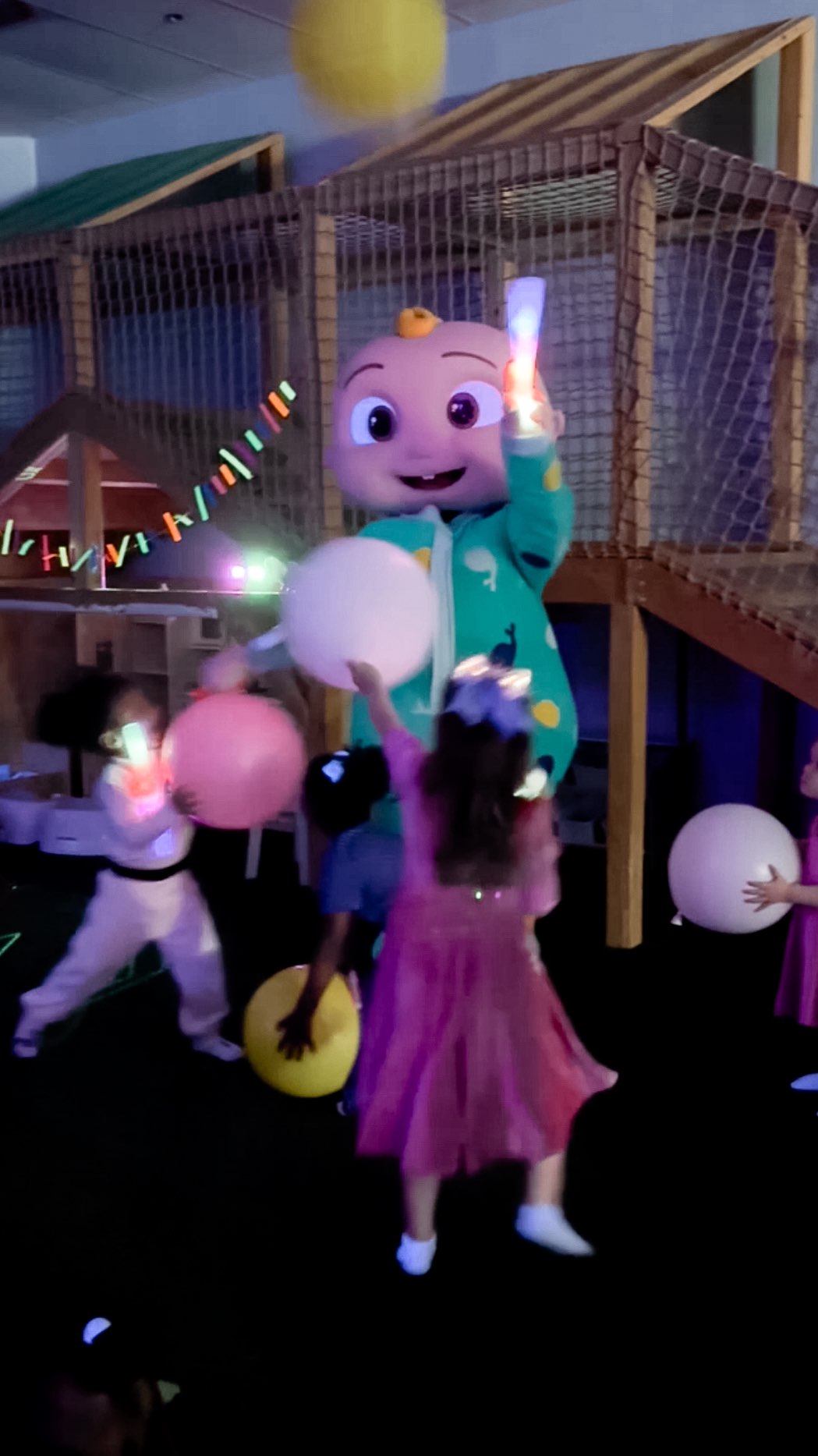Lights low - music up! We had the best time at our toddler rave last week 🌟🕺🪩 Your littles came to party and we’re here for it!