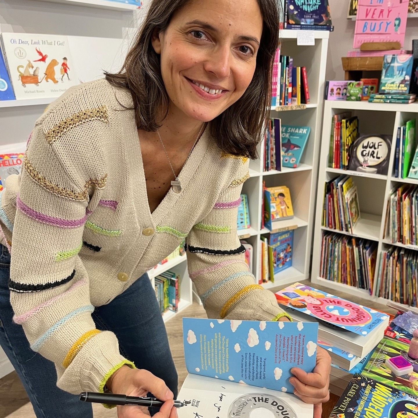 🍩 We had a lovely visit from author @krahimwrites this morning to sign copies of her book The Doughnut Club
🍩The Doughnut club is fresh take on family and what it means to fit in. Also it's an adventure story!
🍩Signed copies if you are quick!
------------------------------------
#stories #storytelling #childrensfiction
#bristol #bristolbookshop #bookshop #bookstagramuk #bristolbookstagrammers #bookstagram #bookshopsofinstagram #bs5