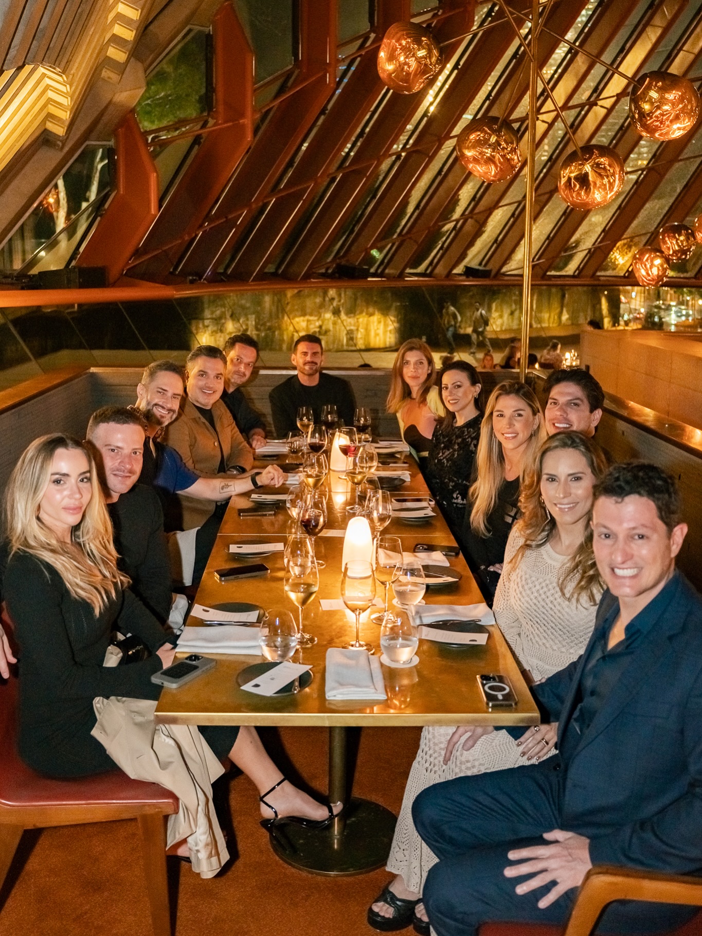 No primeiro dia da experiência Austrália, os premiados do Design Club vivenciaram o ArcTour com o arquiteto Eoghan Lewis e encerraram o dia com um jantar especial no Bennelong, restaurante localizado na Sydney Opera House.
Uma experiência que marcou o início dessa jornada.