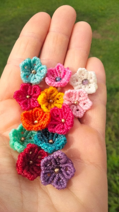 🌈 Tu veux un petit shoot de couleurs anti-déprime ? Alors regarde cette vidéo jusqu'à la fin !
🌸 L'hiver arrive à grand pas, la météo est capricieuse, il fait nuit à 17h30, bref rien ne va plus ! Mais avec ces petites boucles pétillantes, tu vas retrouver la pêche 🍑
👉 Tous les modèles sont à retrouver sur mon site internet ! Lien en bio 😉
#bijouxcolorés #bijouxcreateur #faitmain #bijouxmacramé #bouclesdoreilleselegantes #bouclesdoreillesjoyeuses #bouclesdoreillesmacramé #joiedevivre #bijouxlumineux #bijouxpositifs #bouclesdoreillesacierinoxydable #bijouxacierinoxydabledoré #bijouxacierinoxydable