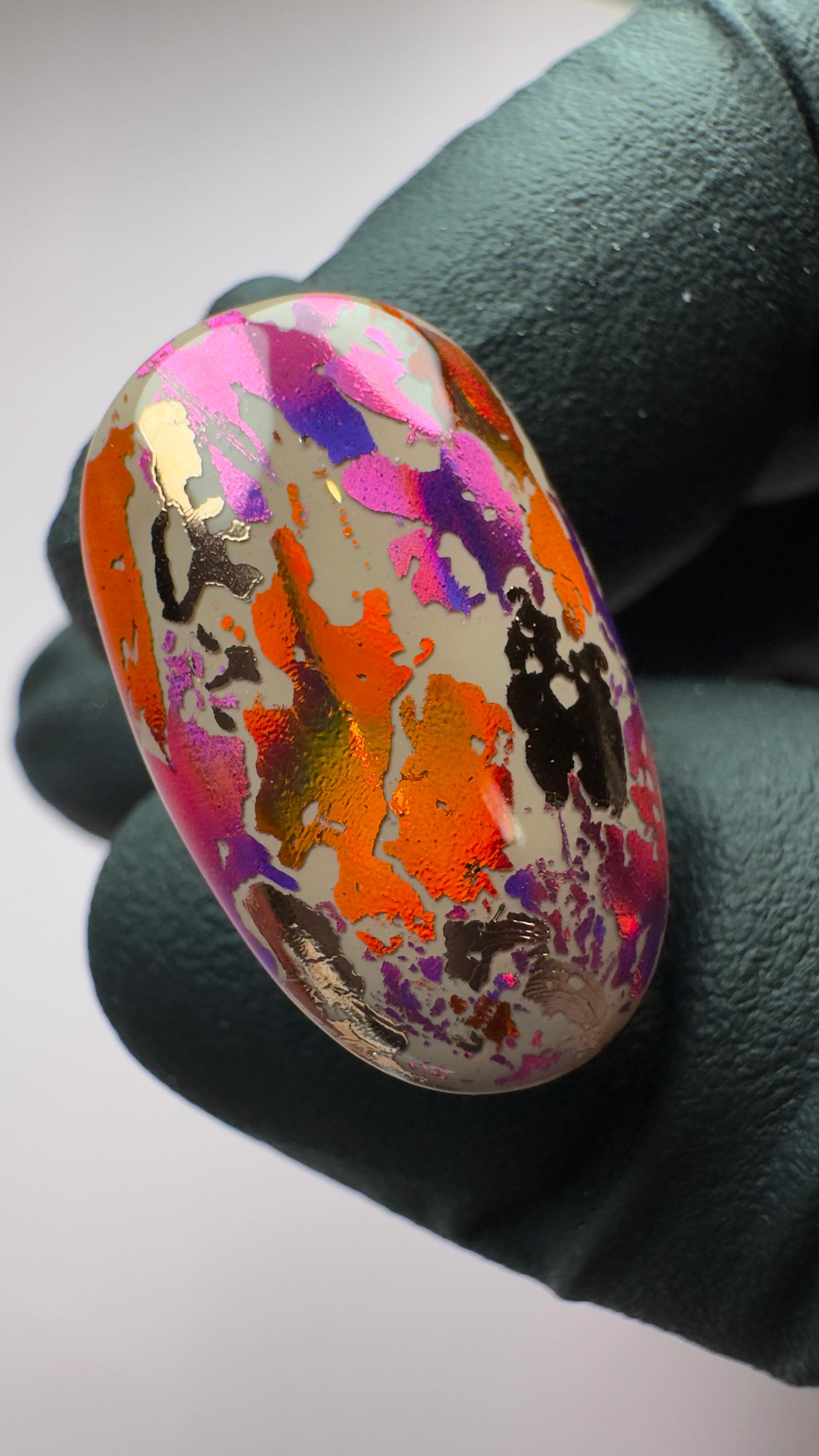 Day 4 of 30 Days of Nail Art
Today a super simple look. I don’t use foil enough. It’s so effective and quick to create a perfect nail art look. Also trying out @nailorder new foil gel and I can confirm it is great! 60 second cure, I like letting mine cool for 30 seconds before applying the foil.
#nailart #nails #nailtech #naildesign #gelnails #nailtechtips #autumnnails #fallnails #30daysofnailart