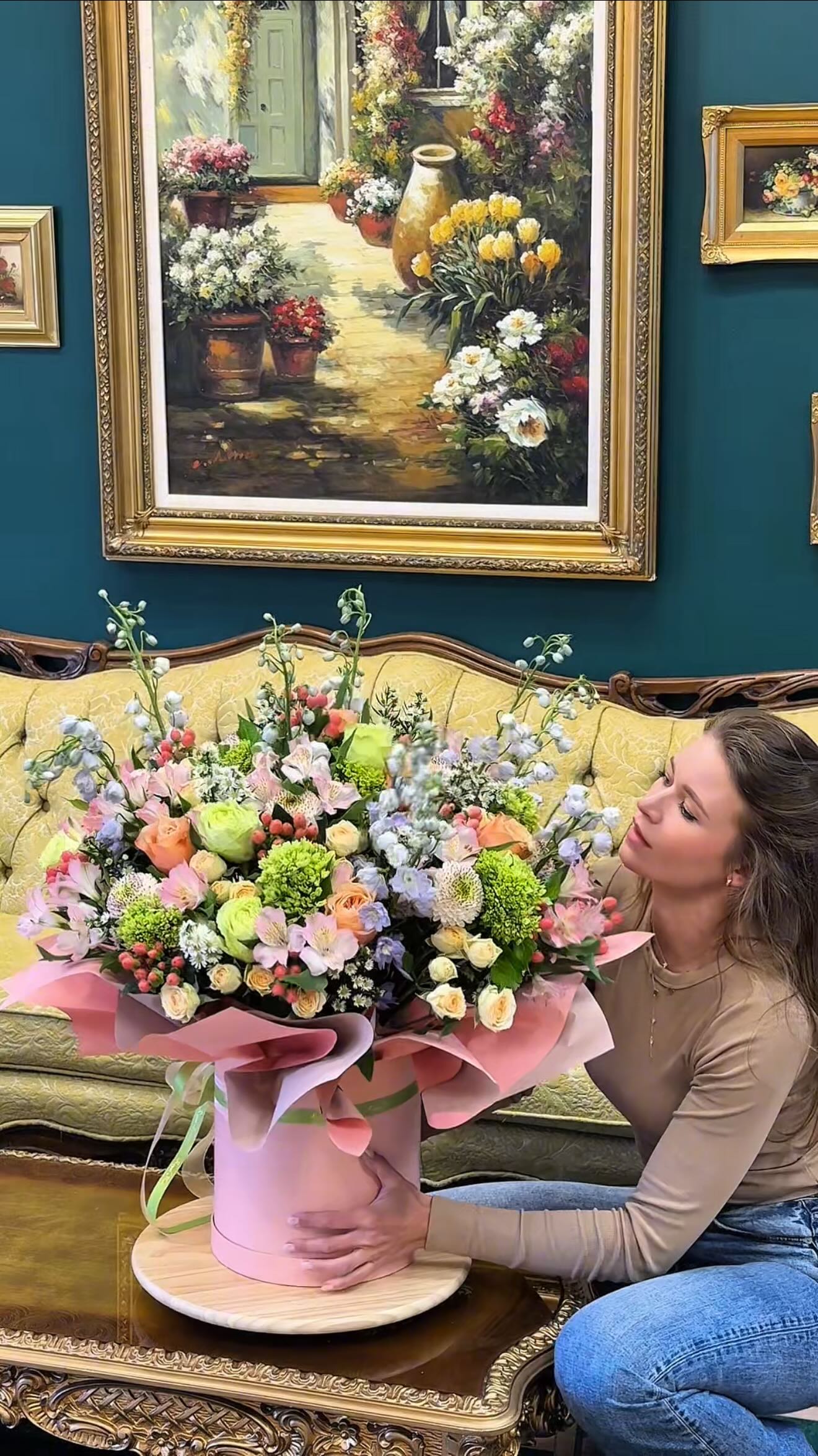 Itβs going to be a large boxβ¦ πΈπͺ»πΌ
quick bouquet, little bit of fall, little bit of everythingβ¦
back to the box π
#royalflowersnj #medfordnj #florist #flowershop #flowerbox #flowers #flowerarrangement