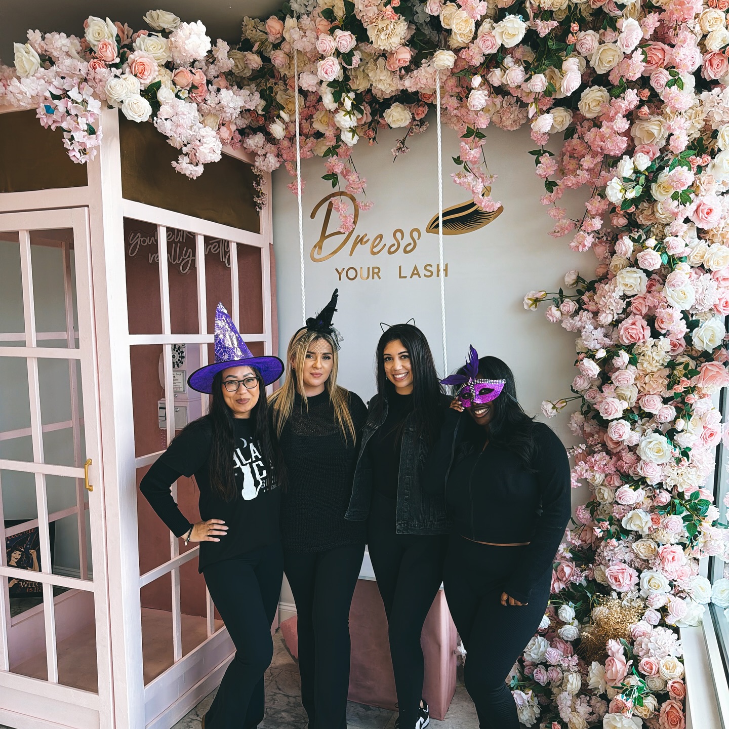 Squad ghouls (missing a few spirits 👻)
@dressyourlash_
#phillyesthetician #phillyheadspa #phillylash #phillylashtech #teamgoals #salonowner #salonfamily
