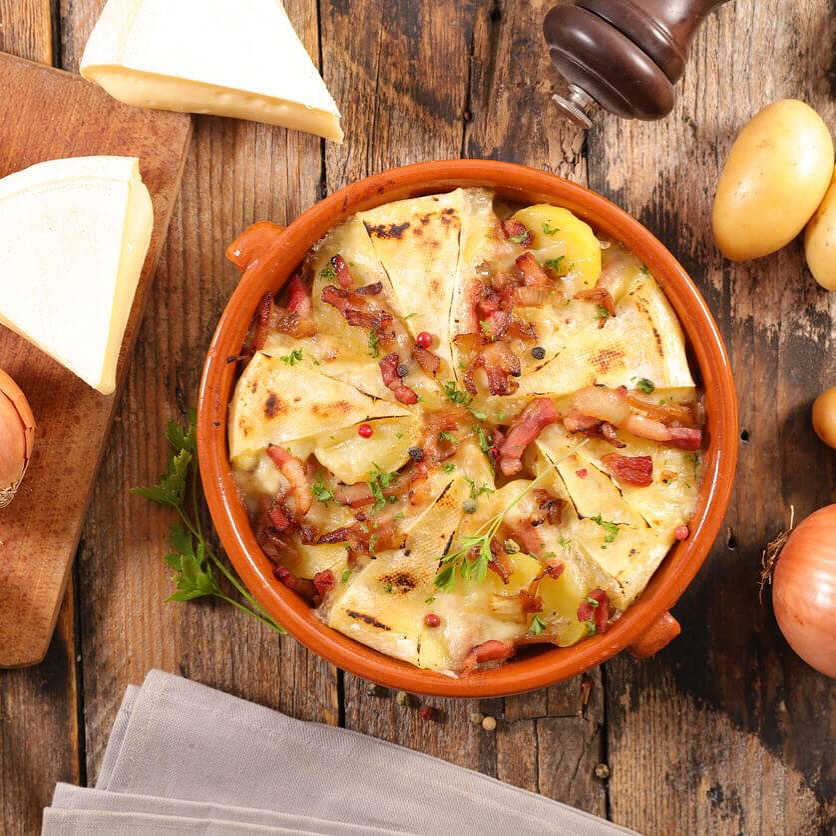 Aujourd’hui au café commerce, de la gourmandise 😋
Plat du jour : Tartiflette salade.
Réservation au 0955816141