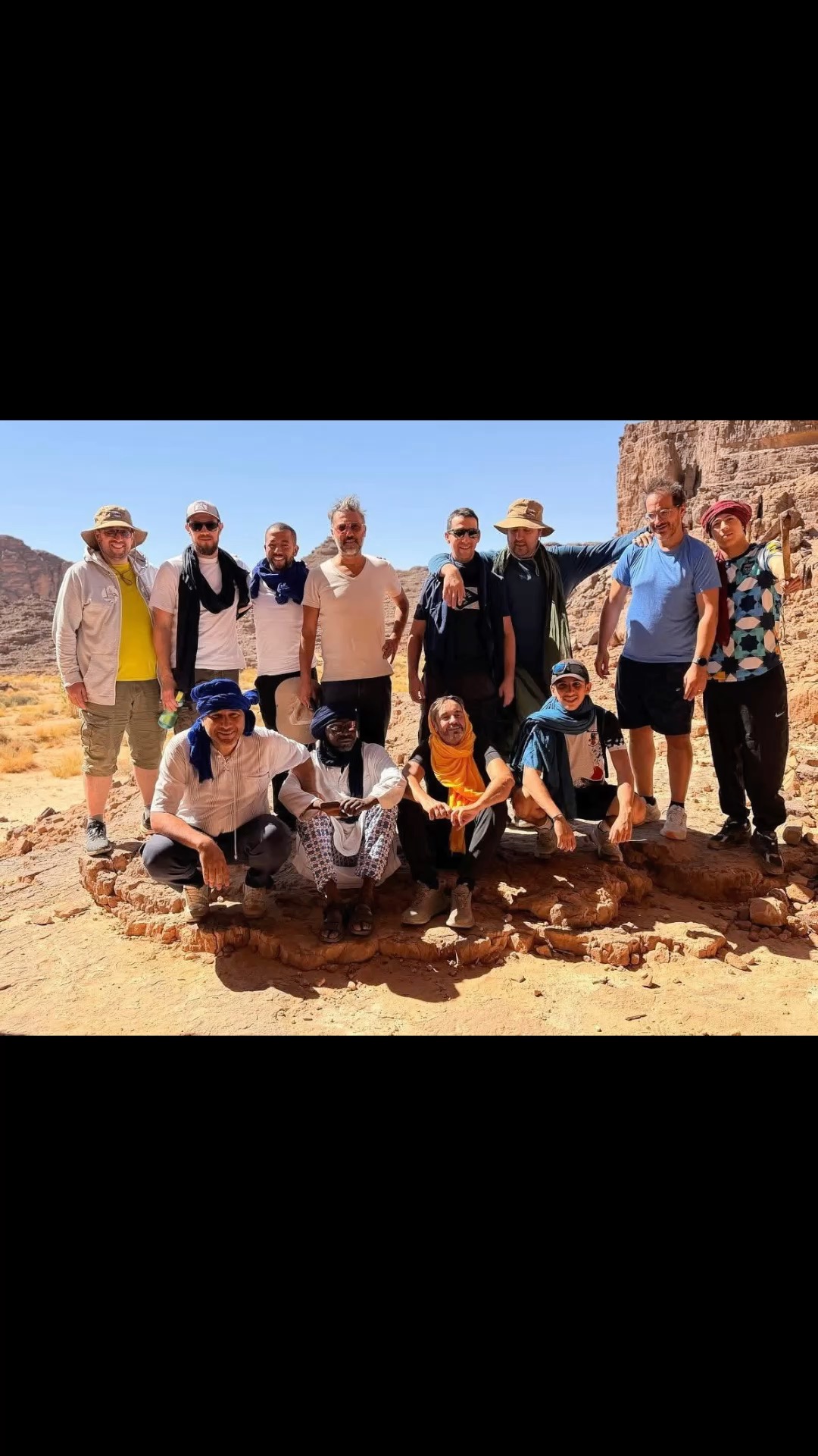 🌍 Ecografia senza confini – Basel Plus nel deserto del Sahara 🩺✨
Nel cuore del deserto algerino, durante la missione umanitaria di cooperazione medica di NarboVein, il Prof. Edoardo Cervi ha portato con sé la tecnologia Basel Plus.
Anche in condizioni estreme — senza elettricità, con temperature elevate e risorse limitate — le nostre sonde ecografiche wireless hanno dimostrato tutta la loro affidabilità e facilità d’uso.
💡 Portatili, autonomi e connessi ovunque, gli ecografi Basel Plus rendono possibile la diagnosi ecografica anche in zone remote del pianeta, offrendo supporto reale alla medicina umanitaria e di frontiera.
📸 Le immagini che arrivano dal Sahara testimoniano una cosa:
la tecnologia può davvero avvicinare le persone e migliorare la vita, ovunque.
👉 Basel Plus – l’ecografia che raggiunge ogni luogo.
#BaselPlus #Ecografia #MissioneUmanitaria #FlebologiaTransahariana #WirelessUltrasound #EdoardoCervi #MedicinaUmanitaria #TecnologiaMedica #Deserto #InnovationInHealthcare #NarboVein