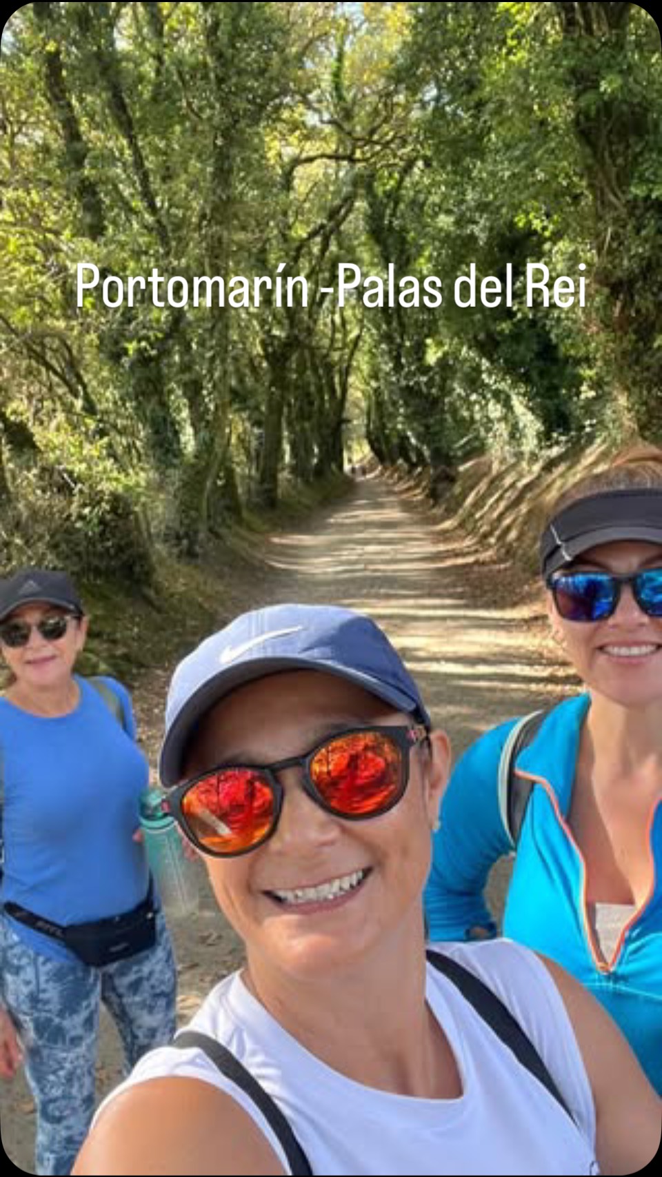 Segunda etapa del Camino ✨
De Portomarín a Palas de Rei, una jornada llena de paisajes preciosos, risas, conversaciones del alma y momentos que quedarán grabados en el corazón. 💛
Cada paso nos acercó un poquito más… no solo a la meta, sino también a nosotras mismas. 🌿
#CaminoDeSantiago #Portomarín #PalasDeRei #MagiaEnElCamino #ExperienciaÚnica #EntreAmigas #CaminoConAlma #MagiaYEstilo