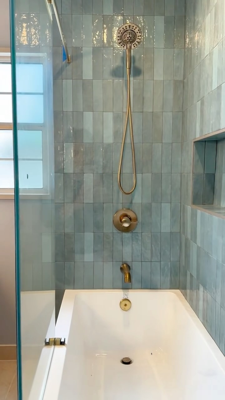 Mornings are better when there’s space for two 🤍
A fresh bathroom look featuring a double vanity that blends storage and style.
💛@builders.now
💛 @heartandstone.us
#bathroominspo #bathroomdesigns #vanitygoals #sandiegohomes #Sandiegoremodel. @bellmontcabinets