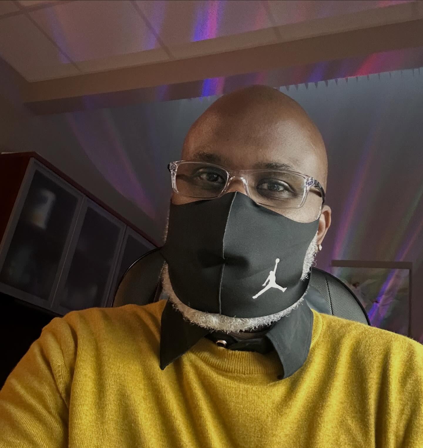 Finally, a #mask that work with #beard, #aura on this #thursday and can’t wait till #comeonfridaywityofunkytail #beardgame #blackman #working #love #fun #shine