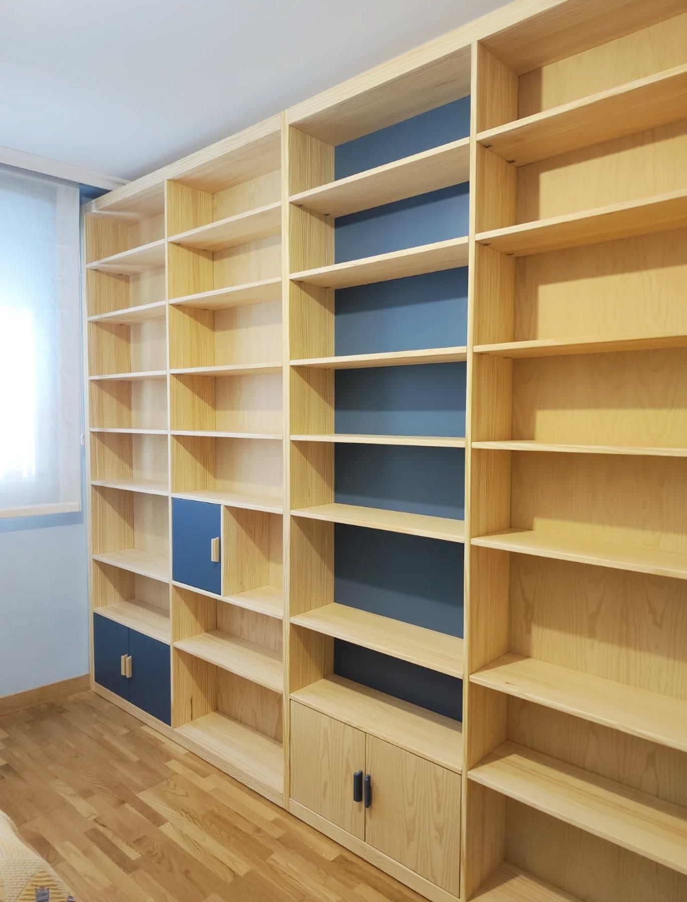 🎙️ Bibliotecas🎙️
🤷🏻 Cuánto te gusta leer...
📚 Si eres un lect@r empedernido, ésto es para ti 😉
🫴🏻 Crearemos una biblioteca a tu gusto cumpliendo las necesidades que necesites.
Estaremos para resolver tus dudas.
¡Anímate!
#almadeblues
#aquihueleamadera
#decoración
#decoracioncreativa
#decoracionsostenible
#furniture
#muebles
#madera
#sostenible
#deco
#artesanal
#wood
#woodwork
#woodworking
#homemade
#home
#stylish
#design
#home
#homesweethome
#homedecor
#color
#mueblesamedida
#colorful
#interiordesign
#logroño