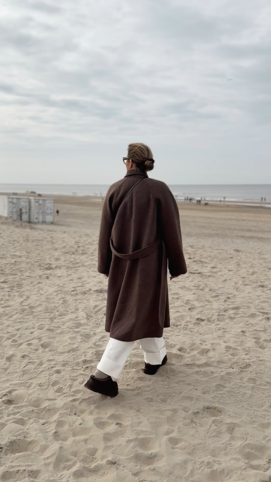 Steph draagt hier onze prachtige wollen mantel!🤎 Hij is er ook in taupe/beige
#outfit #ootd #newcollection