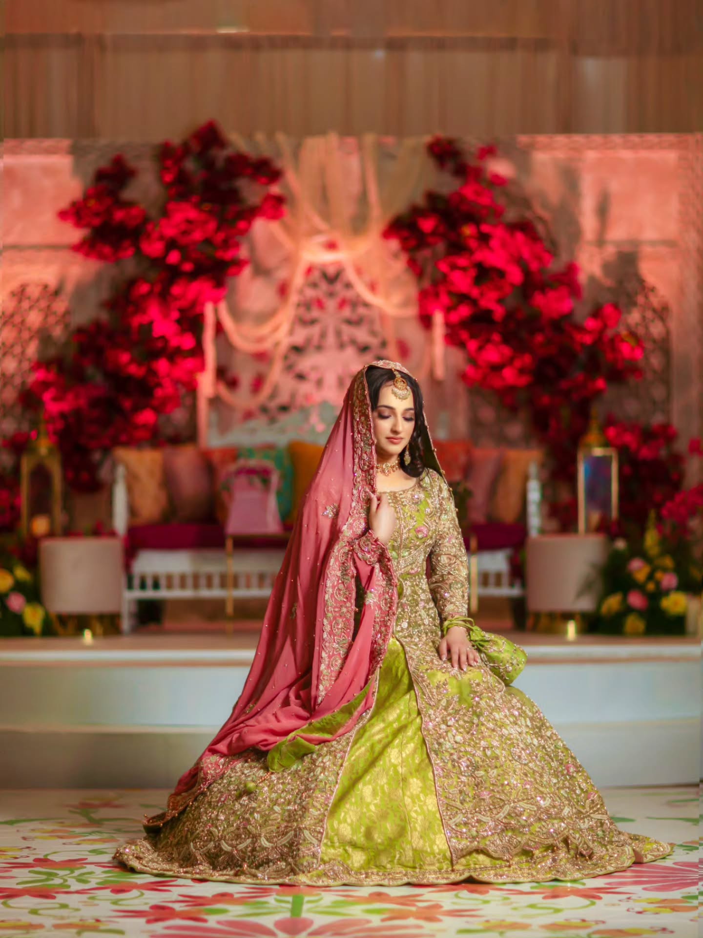 "MEHNDI BRIDE "
Photography @creativecapturesuk
Cinematography @creativecapturesuk
Hair @hairbysadia
Makeup @hair_makeupbyshagufta
Stage and decor @saffroneventsuk @hassansaffron
#photography #igers #photooftheday #picoftheday #photographylife #photographs #instareels #instagood #instadaily #bridalmakeup #bridaldress #bridalinspiration #weddingphotography #weddingcinematography #pakistanibride #pakistanistreetstyle #2024 #bride #groom #pakistanifashion #mehndi #weddingmakeup #jewellery #portait #couple #wedding #reels #mehndi