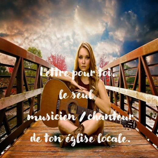 On parle souvent des groupes de louange.
Il y a aujourd'hui énormément de formations, et c'est très bien, pour les groupes de louange.
Mais aujourd'hui je voudrais m'adresser à toi qui est le seul musicien/chanteur de ton église locale.
Et je voudrais te remercier :
pour ton courage, ton dévouement.
sur 26 ans de conduite de louange, j'ai passé 90% de ce temps seul au piano ou à la guitare.
Donc je sais ce que c'est . Je sais ce que tu ressent entre ton cœur en feu pour Dieu et cette solitude musicale.
Tu n'as pas à rougir. Tu n'as pas à t'excuser.
Tu n'es pas un mauvais leader.
Il y a bien des musiciens qui passent quelques fois mais ils repartent, toujours appelés par Dieu évidemment, dans cette grande église qui offre une scène, des projecteurs et une certaine reconnaissance.
Tu le sais, évidemment, mais ce n'est pas ça que Dieu regarde.
Je voudrais t'encourager :
Même si, pas officiellement bien sûr , il y à une certaine pression, attente, à ce que le groupe s'étoffe, car biensur, c'est TON travail ( je te rassure c'est ironique) .
Continue à servir de tout ton coeur.
Et prends soin de toi. Autorise toi des dimanches off pour souffler un peu.
Ce n'est pas un échec, c'est un investissement pour le futur.
Car le but n'est pas de faire un sprint, un feu de paille mais bien un marathon ayant pour résultat un feu qui ne s'éteint pas.
C'est bien, bon et fidèle serviteur.
Partage ce post un celui ou celle qui en a besoin !
