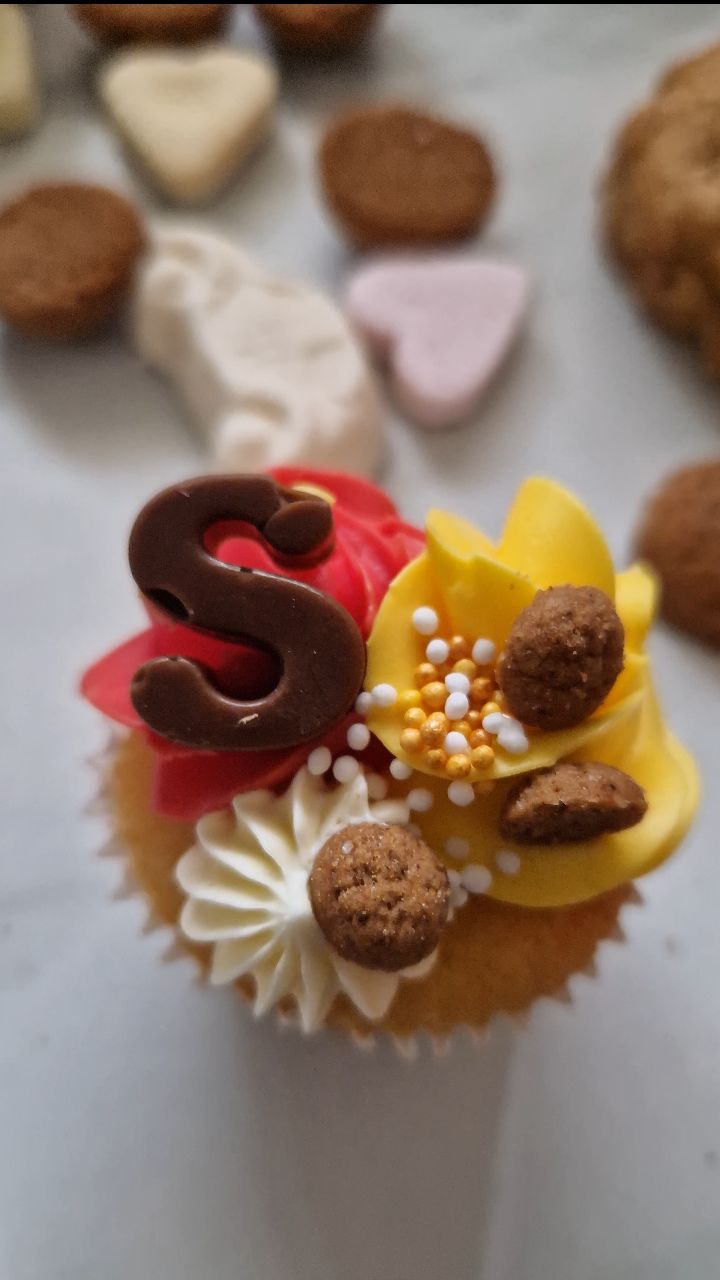 ALARM!!!! 🔴
Over iets minder dan 2 weken komt de goedheiligman weer aan! En volgens mij heb jij jouw lekkers nog niet besteld om de intocht en zijn verjaardag te vieren.....
Je moet er alleen wel snel bij zijn.... Ik heb nog maar plek voor 5 Sint bestellingen en dan is het gedaan met de pret... En ik gun het jou zo dat jij wat écht lekkers kunt uitdelen met de intocht of tijdens het huisbezoek van Sinterklaas! 🫶🏻
Tag iemand die een kleine reminder nodig heeft voor het reserveren van wat lekkers voor Sinterklaas voordat hij/zij te laat is👇
#suikertijd #Sinterklaas #cupcakes #brownies #cookies #pakjesavond #sintsweets #sinterklaasoldenzaal #pakjesavond2025