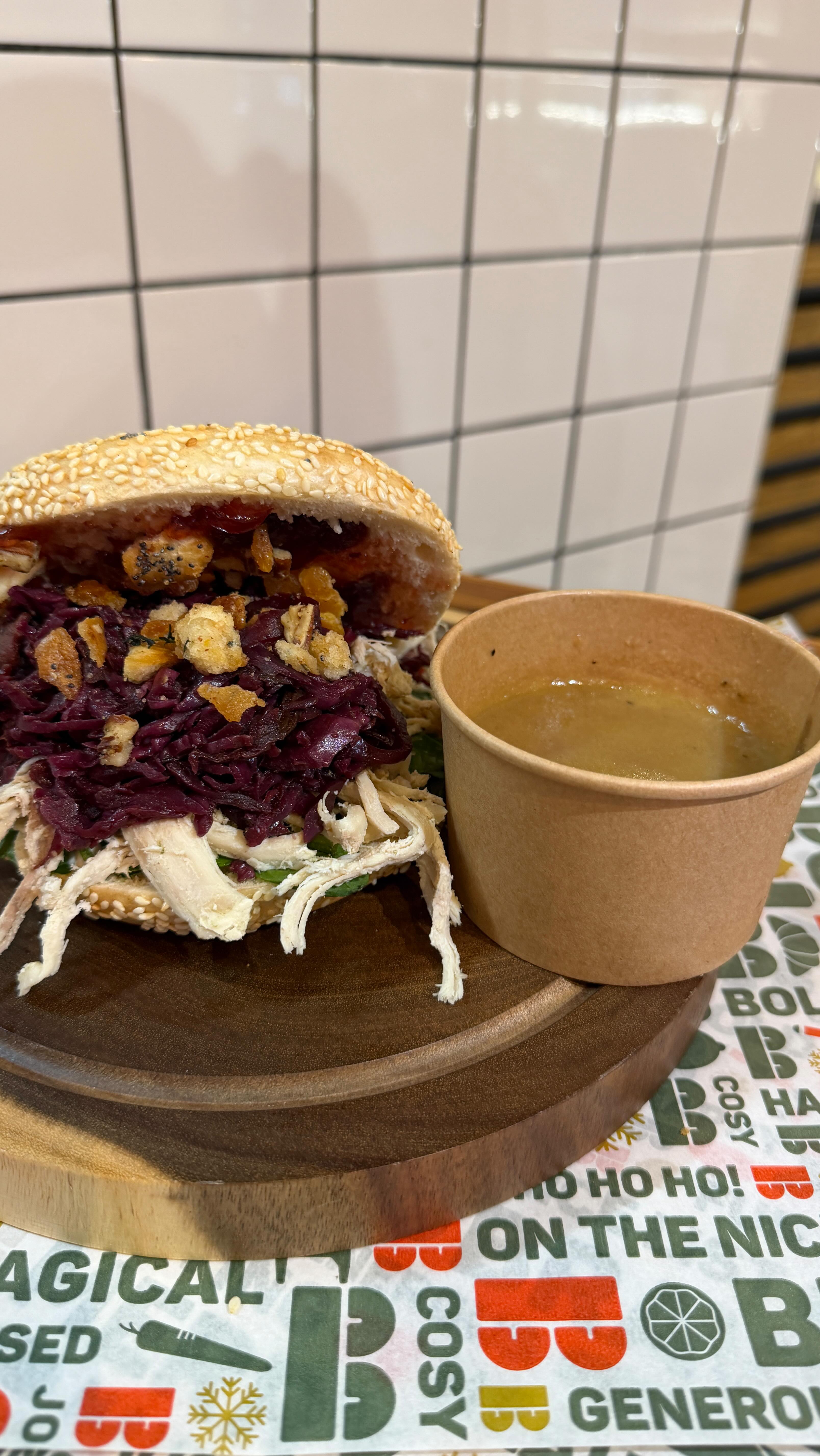 It’s NEARLY time for our fan favourite festive menu to return🥹
Launching tomorrow in store👀
#festivebagel #festivemenu #foodinlondon #christmasfood #christmascountdown