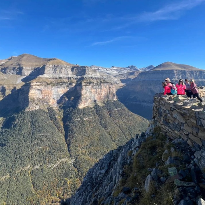 Miradores de Ordesa, senderismo con apoyo 4x4 acompañados por un guía de montaña especialista en Ordesa.
🍂🍂 www.guiasdeordesa.com