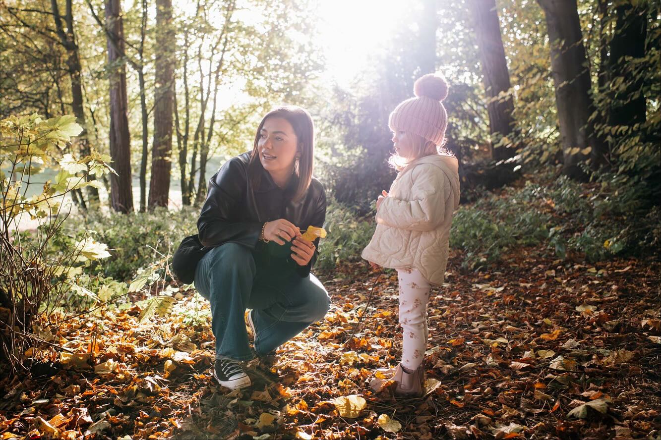 This shoot was an absolute joy. A mum and daughter duo with fabulous girl gang energy.
We did one of their regular walks round Hardwick Park. Nancie played on swings, slides, roundabouts, balanced on logs, three twigs in the river, stomped through leaves, play-acted rabbits—like what didn’t we do!
Back at the house, Nancie turned into a Doctor Princess Backpacker, which impressed me no end! 😆♥️
You don’t need to do anything fancy on a family shoot. Just have a regular day with your kids, exactly as it is. Because your real life is more beautiful than you realise. ♥️
#NaturalFamilyPhotographyDurham
#FamilyPhotographerDurham #DocumentaryPhotography #HardwickPark #KidsPhotographydurham
#naturalfamilyshootoutdoorsdurham