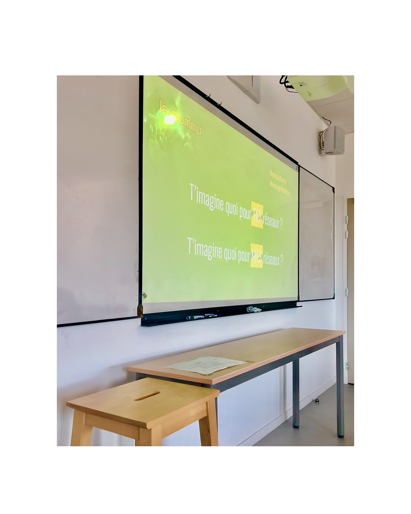 🎓 Retour à l’ @universitegrenoblealpes cette fois de l’autre côté.
En janvier 2023, j’ai eu la chance d’animer un atelier sur les réseaux sociaux pour le programme @starterpepiteozer de @pepiteozer .
Un moment spécial, puisque j’étais moi-même Starter l’année précédente — alors revenir pour partager mon expérience, c’était un vrai plaisir.
Au programme : se présenter, comprendre l’importance d’une image de marque harmonisée, aligner contenu et contenant, faire vivre sa commu, et surtout… s’organiser (c’est la clé 🔑).
J’ai voulu un format vivant, avec des échanges, des réflexions de groupe et beaucoup de bienveillance — parce qu’on apprend toujours mieux ensemble.
Merci à Nina pour l’invitation 💛
Et merci aux participants pour leur curiosité et leur bonne énergie.
#atelier #starter #pepiteozer #universitégrenoblealpes #communication #réseauxsociaux #imagedemarque #entrepreneuriat #formation #communitymanagement #branding #strategie #juzte