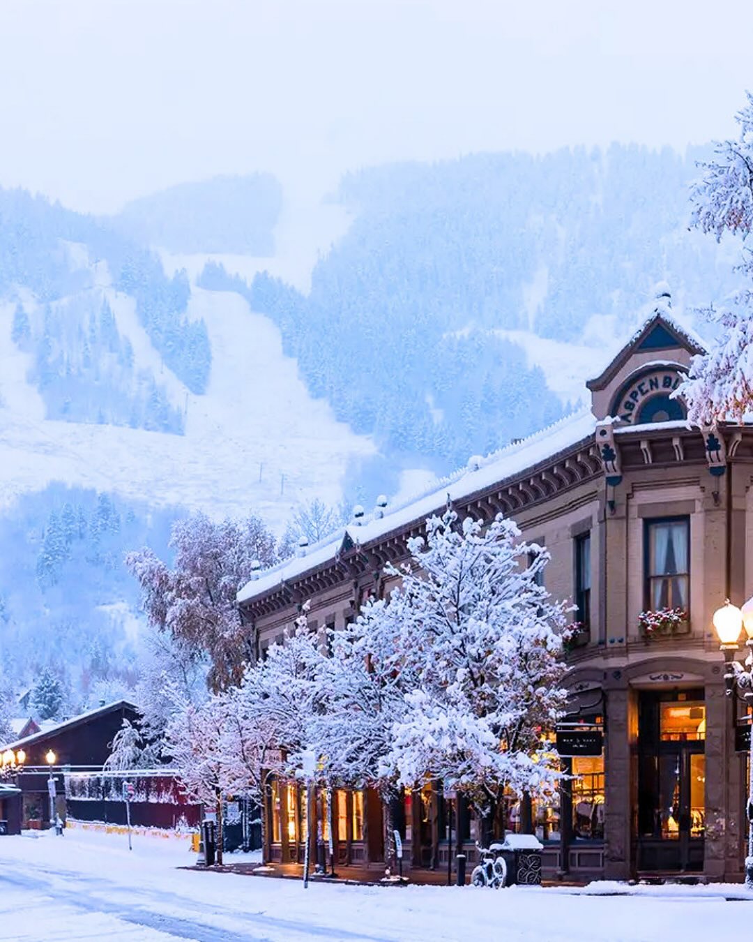 ❄️❄️ Have a winter bachelorette party planned? ❄️❄️
Celebrate with the girls this winter in Aspen and treat everyone to a restorative stretch at @o2life’s beautiful Aspen studio, where mindfulness meets the magic of falling snowflakes just outside your window.
Thank you @jenrunsworld for including O2 Aspen in this ultimate girls’ weekend getaway guide for @theknot! We love it!