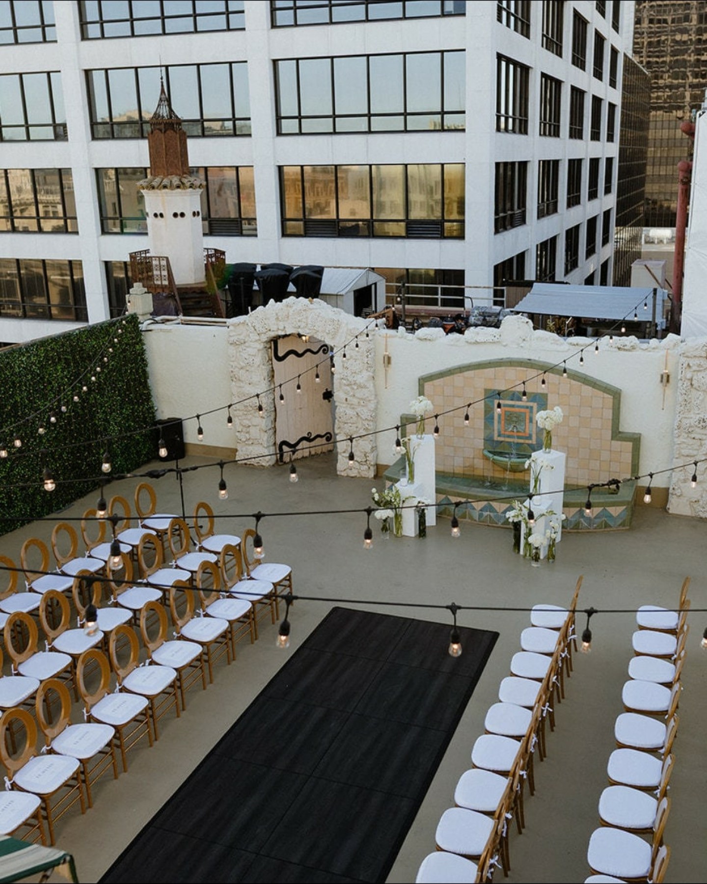Some traditional, some untraditional — all you. ✨ A familiar ceremony setup, reimagined just enough to feel fresh and personal. The setup may have shifted, but the heart of it stayed the same. A modern take on a timeless moment.
Planner: @Truesplendorevents
Photo: @everoxphotography
Video: @a.colored.mind
Cake: @nicolebakescakes
Florist: @Truesplendorevents
Catering: @jerkmuva
Venue: @oviattdtla
Hair: @jazzmynsamuels
Makeup: @lacefaceartistry
DJ: @artfulanika
#TheOviatt #DTLAWeddings #ArtDecoLove #ModernMeetsClassic #LosAngelesVenue