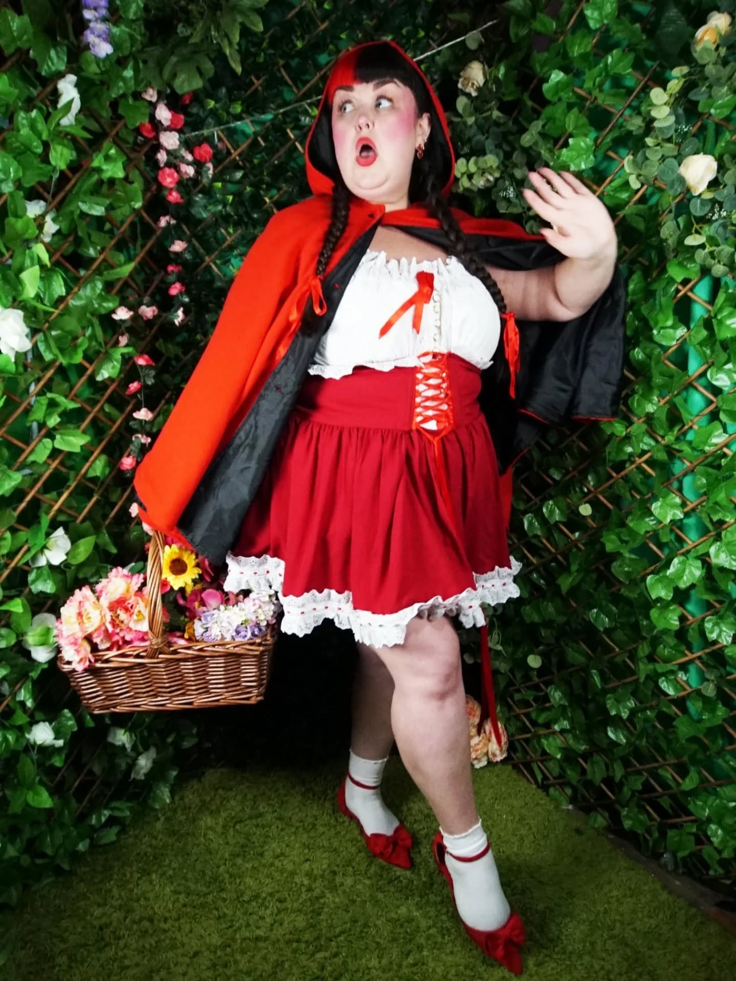 ❤️Little Red Riding Hood❤️ and the 'not so big' 'not so bad' wolf 🤣 This costume I made especially for the party - it consists of a white broderie anglaise chemise and bloomers set and a red laceup mini skirt. Both trimmed with eyelet lace and red ribbon! How cute! The hood was found at @savers_au ❤️ Shall I add the bloomers set to my website? And the skirt?
#halloween #halloweencostume #halloweenchallenge #littleredridinghood