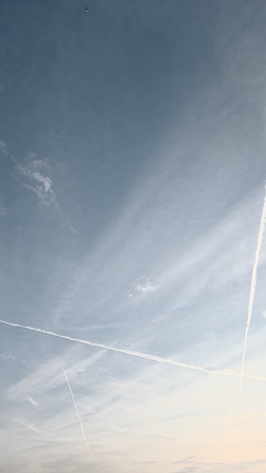A @eurowings A320 passes over @bartonaerodrome on the SONEX1Y departure, from @manairportuk , enroute to Dusseldorf 🇩🇪
It was a beautiful drive on the morning inspection today, and YES we are still firm @shropshireaeroclub 👍
#runway #eurowings #sonex #a320 #manchester #bartonaerodrome #manchesterbartonaerodrome #generalaviationlovers #grassrunways #runwayinspection #kgm #kgmmusso