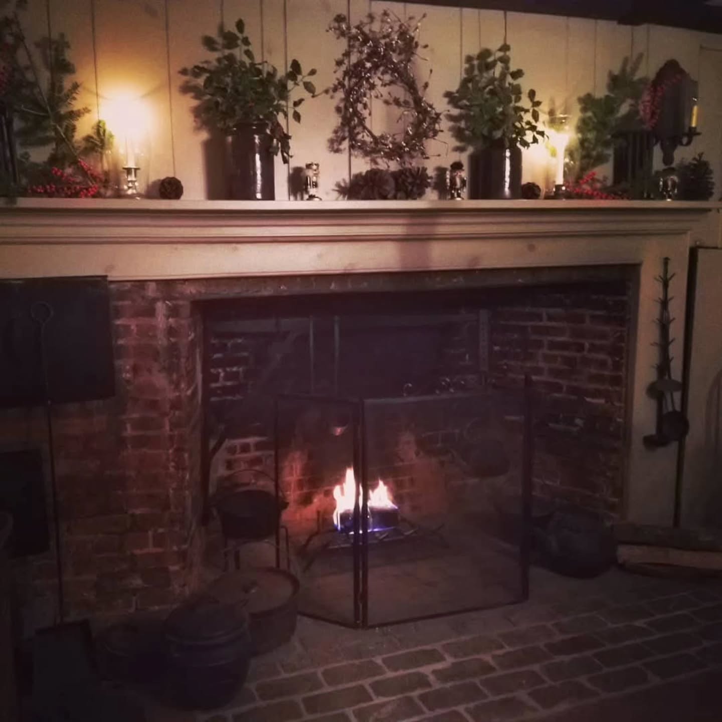 Is it too early to start thinking about the holidays? We don’t think so! 😉
Mark your calendars now for our two annual festive favorites!
Holiday Bazaar – Saturday, December 6 from 10-2 pm.
Get a head start on your holiday shopping with vintage, used, and new holiday items
Holiday Candlelight Evening – Saturday, December 13 from 7- 10 pm. Join us for a magical evening filled with merriment, music, and the warmth of the holiday season. The first snow will be here before you know it!
Tickets coming soon! Watch this space or become a member for advance tickets!
https://www.merchantsanddrovers.org/join-our-museum