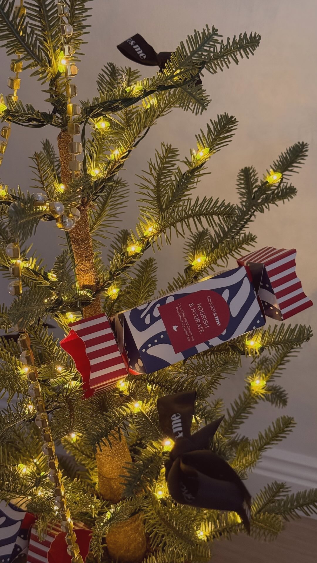 The count down to Christmas is on 🎄
Our limited edition @gingerandme Christmas packs make the perfect gift for under the tree (or treat for yourself😉)
🎁Skin Essentials Kit
Your daily ritual in one luxe bundle: cleanser, booster serum, moisturiser, hydra-glow eye mask + a travel bag that screams self-care
🎁Nourish & Hydrate Bon Bons
A sweet little stocking filler featuring a nourishing hand cream + lip balm — perfect for gifting (or keeping 🤭)
Limited stock available, be quick these won’t last long!
🤍Laura
#gingerandme #christmas #christmas2025 #christmasgiftideas #skincare #skincareproducts #inskincosmedics #casula #carneshill #hoxtonpark #christmaskits #skincareregimen #sydneybeauty #sydneyfacial #westernsydney