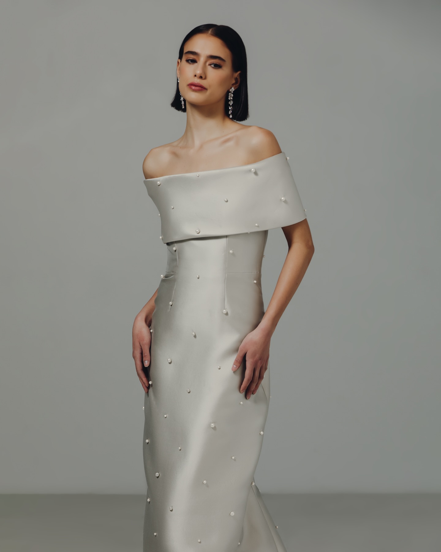 CATHERINE REGEHR - Off shoulder roll collar gown with all over pearls embroidery. Available Made to order in many colours.
A piece that doesn’t scream but still owns the room.
Red carpet energy. Timeless evening luxury. ✨
#quagliazurich
