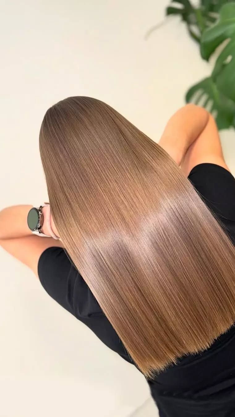 Vos cheveux sont fatigués ? 😴
Le Botox capillaire les répare, les hydrate et leur rend toute leur vitalité ✨
Résultat : une chevelure lisse, brillante et pleine de santé 💆♀️💫
💇🏻♀️Par: Martha
📍Ryanhair Massen
#SoinBotoxCapillaire #balayage #coiffure #hairdresser #salon #luxembourg