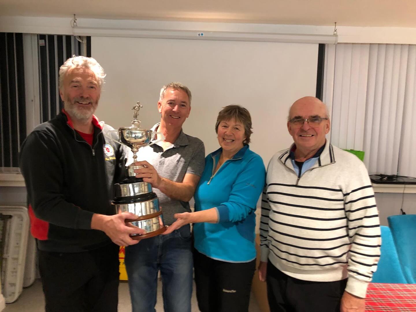🥌🥌🥌🥌
Congratulations to Duns on their victory in the Laidlaw. Ian Douglas, Paul Jess (skip), Helen Forbes and John Hodge got off to a flying start against a strong Earlston team. Their opposition did mount a strong comeback but the damage had been done in the early ends and proved to be decisive.
🥌🥌🥌🥌
#curling #scottishcurling #icerink #scottishborders