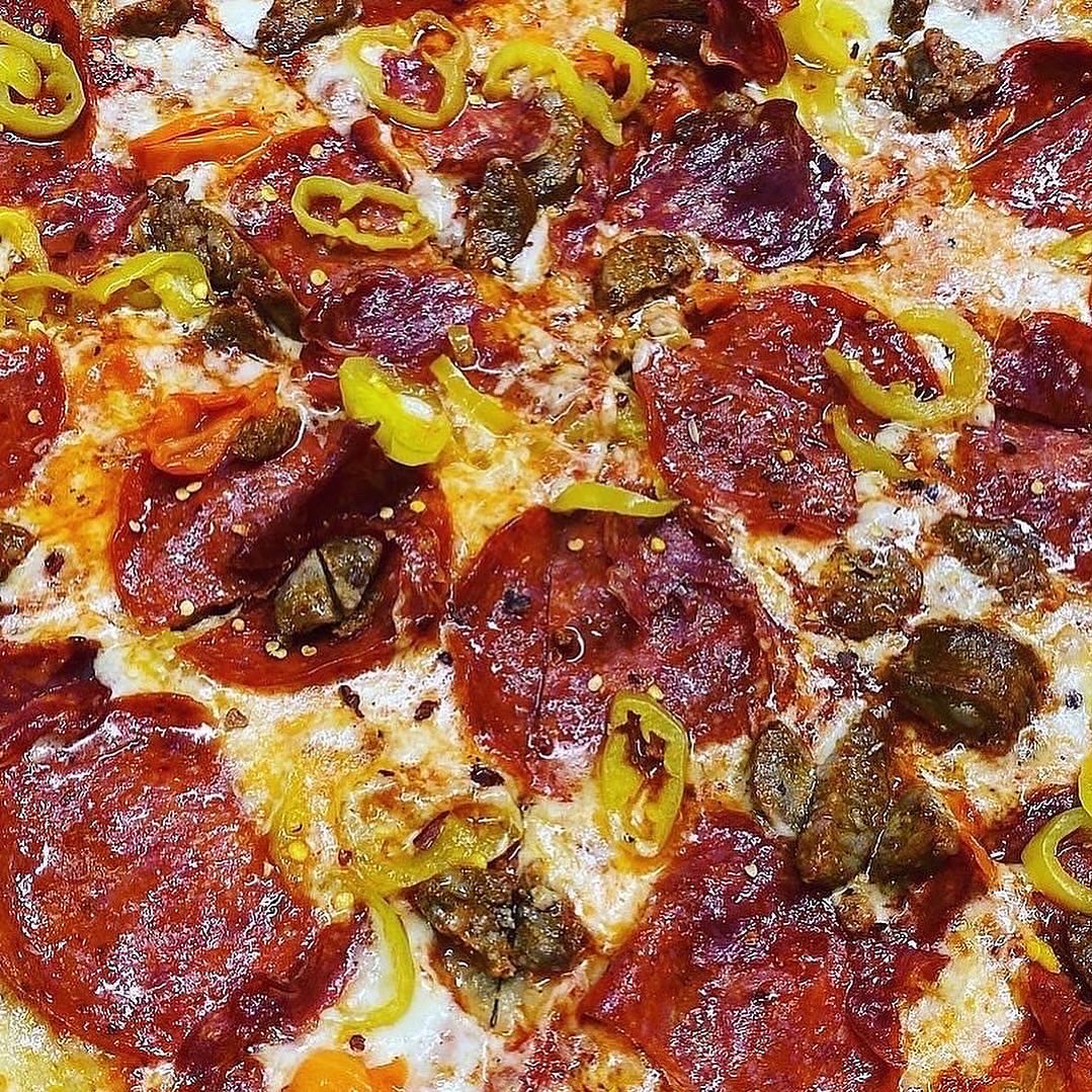 Come grab a pie tonight. As always, it’s our Wednesday to-go deal $12 for an X-Large Cheese Pie! Discount automatically applied at checkout when ordering online.
Enter code WOWITSWEDNESDAY to get our large garden salad for $5 and half off garlic knots. Feed your whole family for $20!!!!