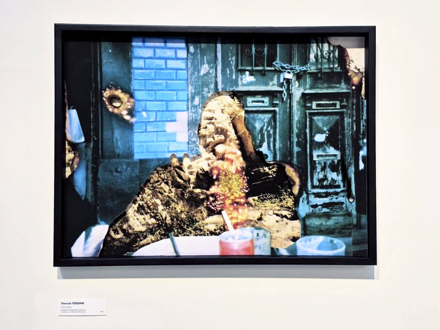 Porto on Rock
60 x 80 cm
Fading Memories Series
Multilayered Photography collage
Taken with Nikon AF200, printed on Hahnemühle Photo Rag, black wooden frame
2025
First of 3 works shown at salon du CAL @cercleartistiquedeluxembourg
My photo collages illustrate how our memories fade and merge with older or forgotten ones. Over time, these memories blur together, get mixed, become abstract. The burnt spots symbolize memory loss, erased by time or diseases.
#photography #collage #analog #photo #art #porto #architecture #city #architecture #delphianopencall #travel #luxembourg #lights #streets #artist #Lëtzebuerg #nikon #nikonaf200 #lomography #deutschland #portugal #germany #hahnemuehle_global #plants #rocks #cercleartistiquedeluxembourg