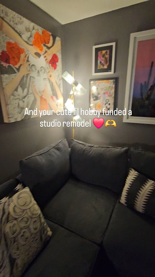 Still grateful for every single part of my artistic journey to get where I am today. If you've been a part of it, ❤️ and comment below, and know I'm even more grateful for all of YOU.
.
.
.
.
.
.
.
.
#laineswansonart #artdream #artiststudio #studentsuccess #studioremodel #studioview #femaleartist #anatomyartist #femaleswhopaint #artstuff