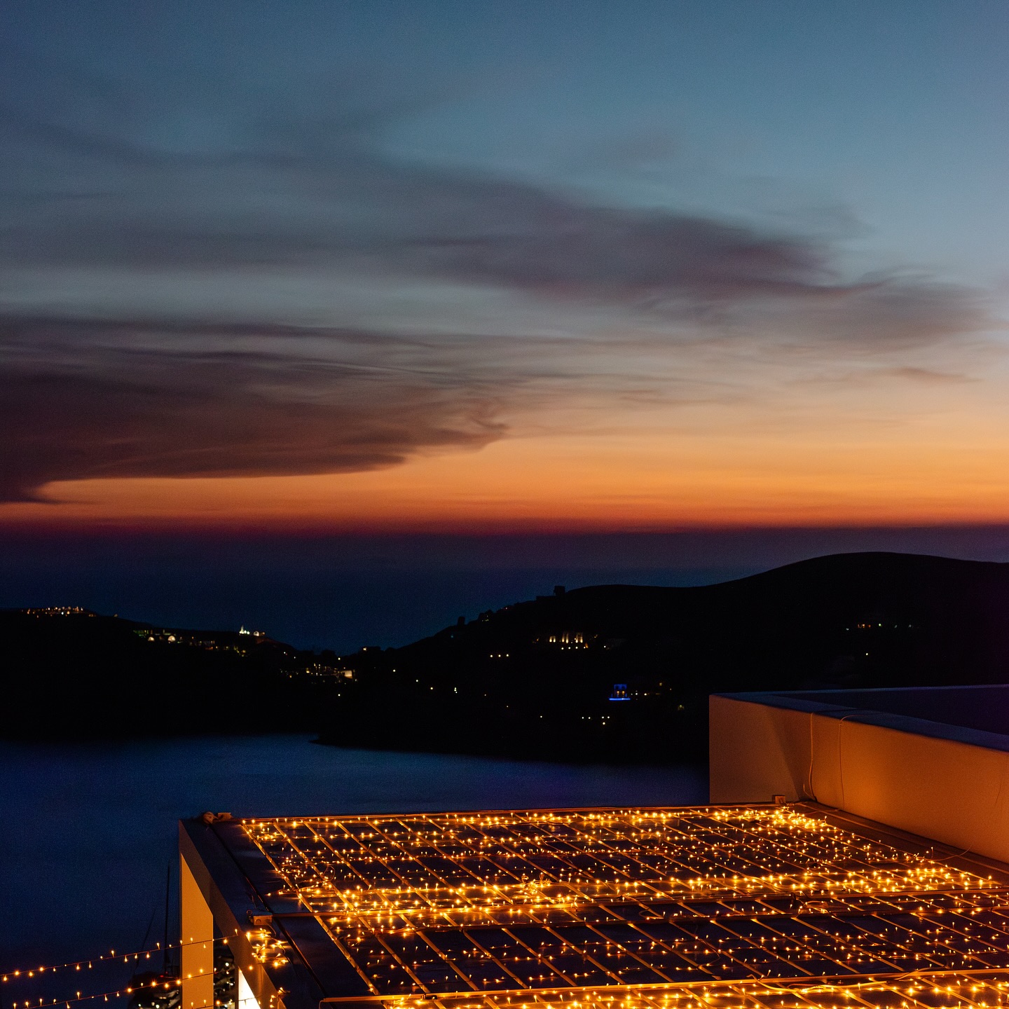 A little sunset collection, by popular demand 😉
Moments we hold dear, gathered under our purple sky.
Our twinkling lights, softly blending with the magic hues of the Aegean dusk.
The flowers, framing that breathtaking view.
The sunset itself, the eternal protagonist.
Our lights again, our signature glow, shimmering gently against the night.
And, of course, our little king “Pru Pru” keeping watch over it all, with his half-bitten ear and a heart full of sunshine.
The rock. The light. The love. 🌅🧡✨
#iosclub
Photos 1,2,4,5 @panosdemiropoulosstudio
Video 3 @iosclub
#iosgreece #cyclades_islands #wu_greece #visitgreece #colorsofgreece #sunsetgreece #sunsetbar