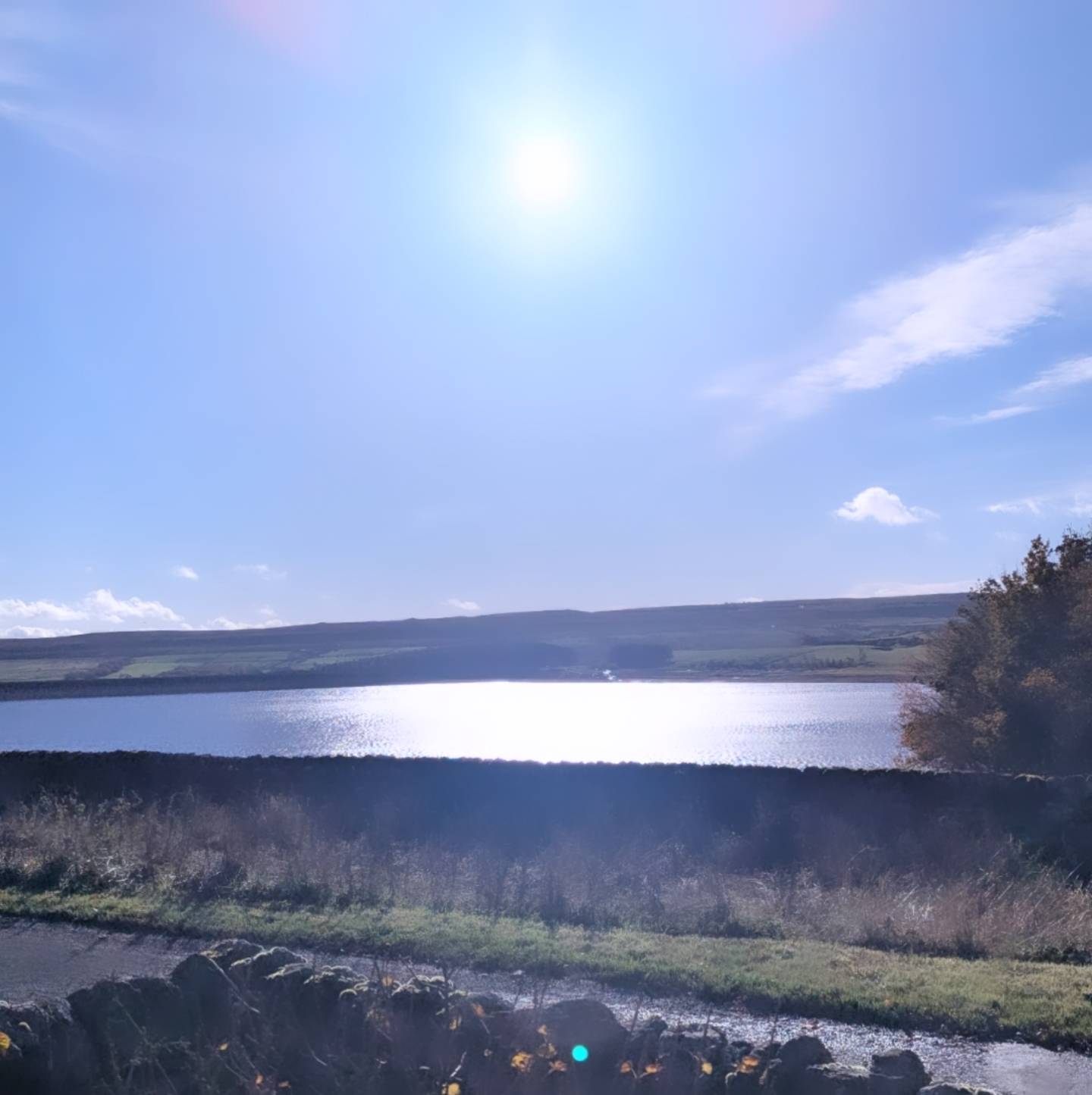Blinding reflections on the water today. Derwent Reservoir showing off. ☀️✨
#northpenninesaonb#DerwentReservoir #ReservoirViews #NovemberLight #WaterReflections #AutumnDays #HolidayLet