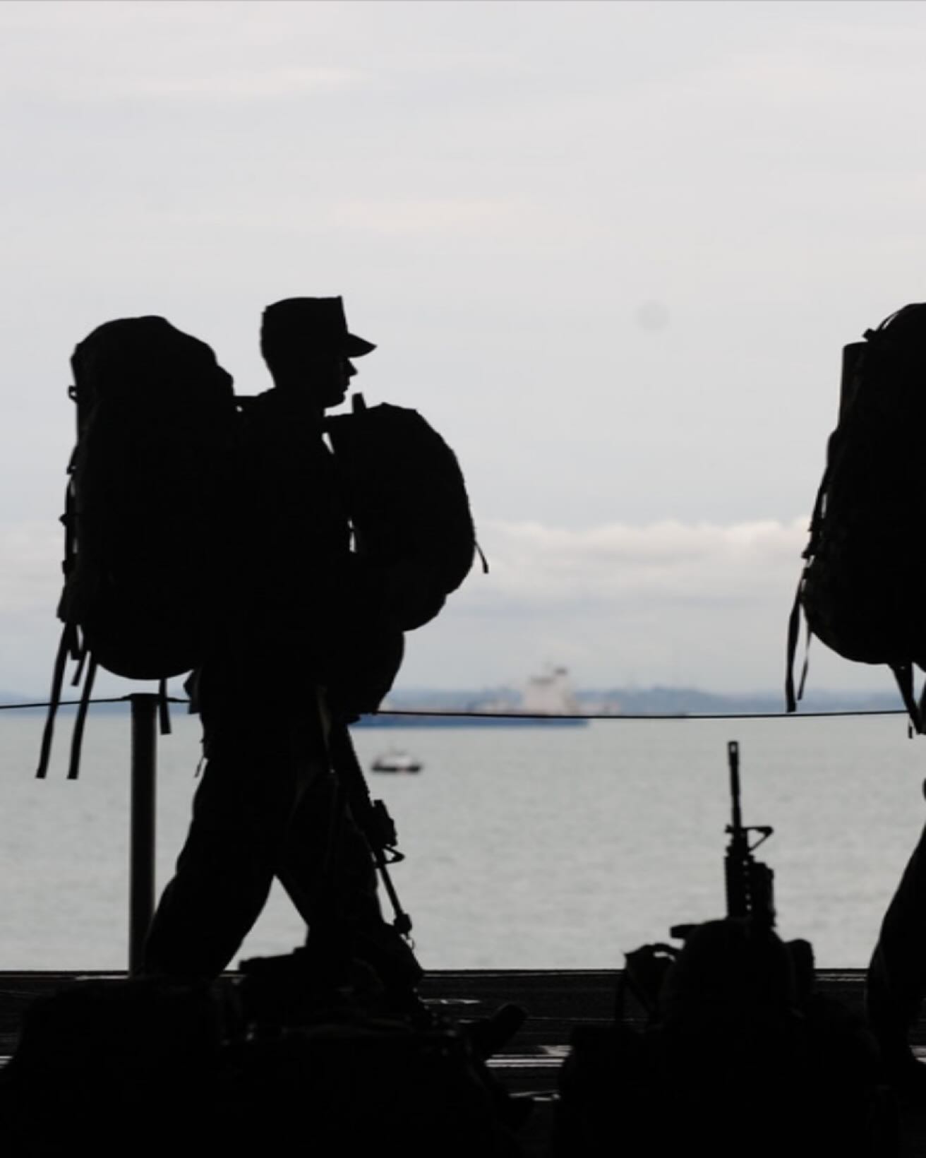 Grabbing your Monday break from admin, chores, the news and urgent ‘to-dos’ in your inbox? Take a break and consider The Reading Den’s reflective ideas for November. To be shared and not forgotten, because we haven’t. Hopefully you will feel the same. Our Book of the Moment is ‘Twelve Post-War Tales’ - a collection of short stories by the gifted author and Booker Prize winner, Graham Swift. Our Missed Opportunity is a debut novel ‘In Memoriam’ by Alice Winn, an illicit love story set in the WW1 trenches. Our Wild Card is a Sunday Times non-fiction bestseller, ‘The Escape Artist’ by Jonathan Freedland telling the true story about the man who broke out of Auschwitz to warn the world. See profile for our reviews this month and a flavour how they have been received in book club - 3 poignant reads indeed!
.
.
.
#lestweforget #warheroes #novemberreads #grahamswift #escapeartist #inmemoriam #loveliterature #bookstagram #readingbooks #bookclub