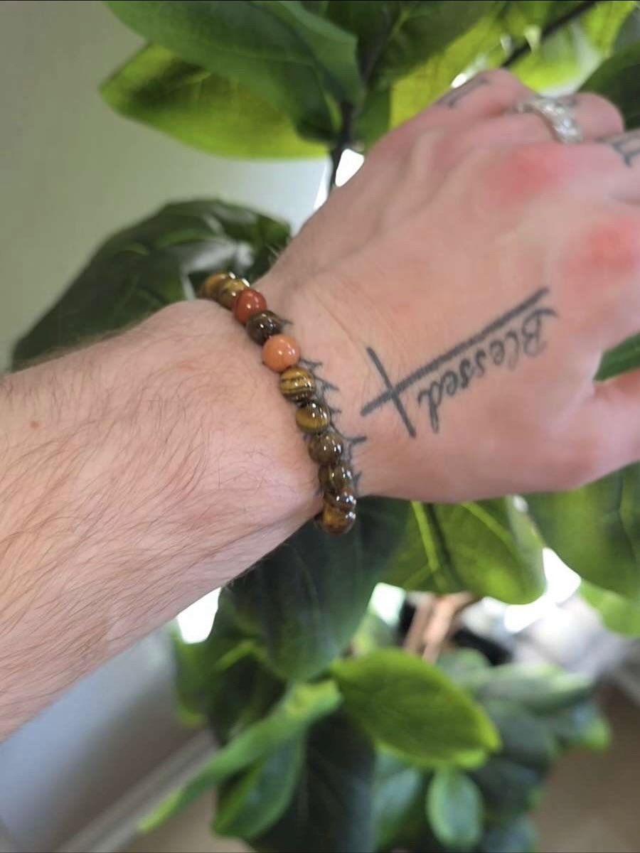 Simplicity never goes out of style. Click the link in my bio to purchase/ support us!