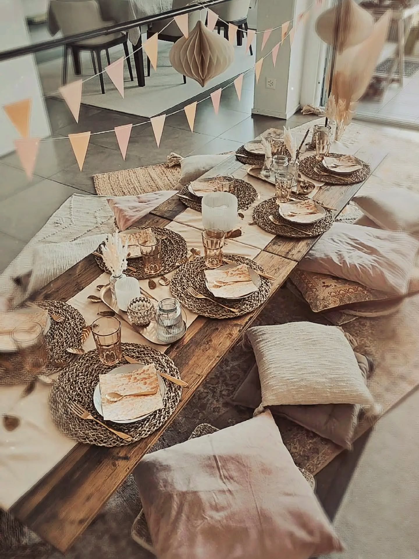 The good news is: the candles aren't melting in the sun!
You don't need to wait for summer to return to enjoy a lovely picnic - many of my clients request a picnic to be set up in their home especially in the colder months, because they enjoy the fluffy pillows and rugs even more in the winter. Cozy is a feeling you can enjoy all year round ✨
.
.
#winterpicnic #socozy #insidepicnic #winteridea #winterbirthday #wintergeburtstag #picnicdinner #dinnerpicnic #swissfamily #swisskids #partyideasforgirls #swissparty #enjoywinter #itscoldoutside #autumndays #herbstparty