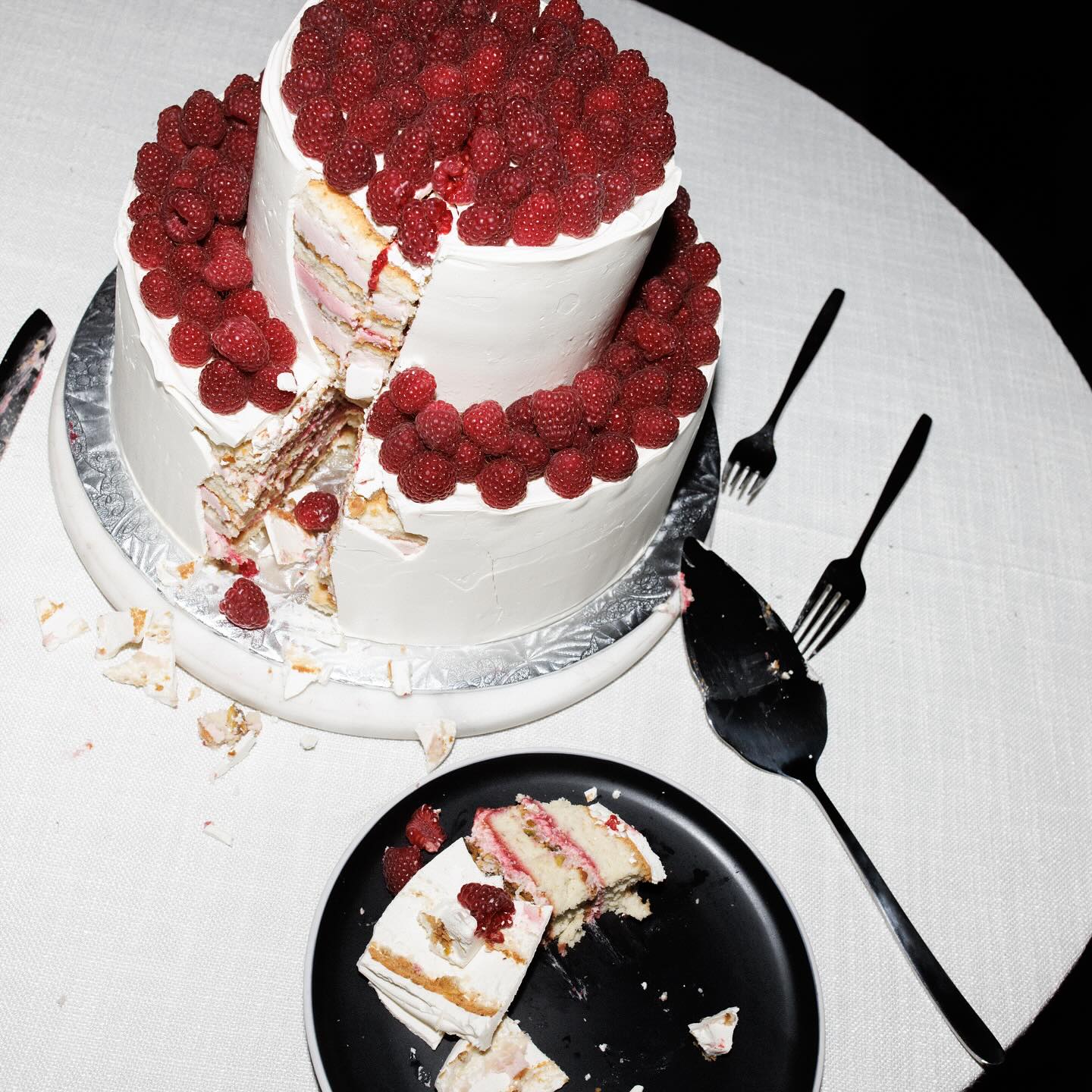 Ambiance 𝘔𝘰𝘰𝘥𝘺 🤍
The Team:
Photographer: @brentcalis
Planner: @erikaco.events
Venue: @manoirdavis
Flowers: @oxide_design_floral
Dress: @madewithlovebridal @la.jolie.robe
Bridal shoes: @jimmychoo
Hair & MUA: @atelierevablanca
Suit: @classyformalwear
Rentals: @groupeabp @tenuedesoiree_
Tent: @sperrytentscanada
Catering: @nouveaustandard.mtl
Bar: @nouveaustandard.mtl
Dj: @truspin_
Content creator: @mtlcontentcreations
Cake: @rhubarbe_mtl
Band: @tuxedo_swing_productions
Rings: @prouddiamondofficial
