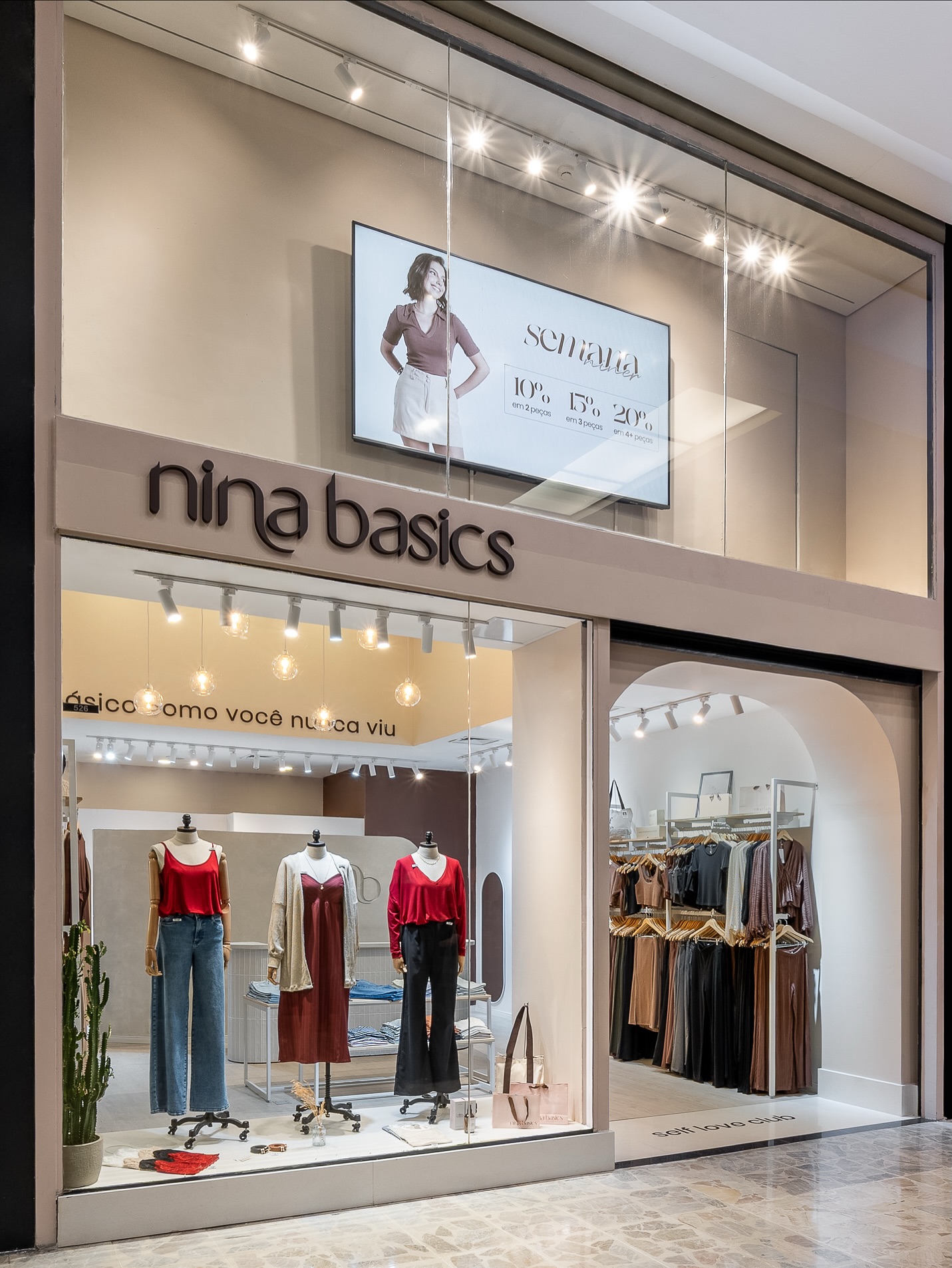 Nova unidade, mas com a mesma essência Nina Basics!
Obra em shopping é sempre aquela aventura: Prazos apertados, regras rígidas, aprovação de projetos. Mas tudo pronto para abrir as portas no tempo certo!
Fotos: @anahelenalima.foto