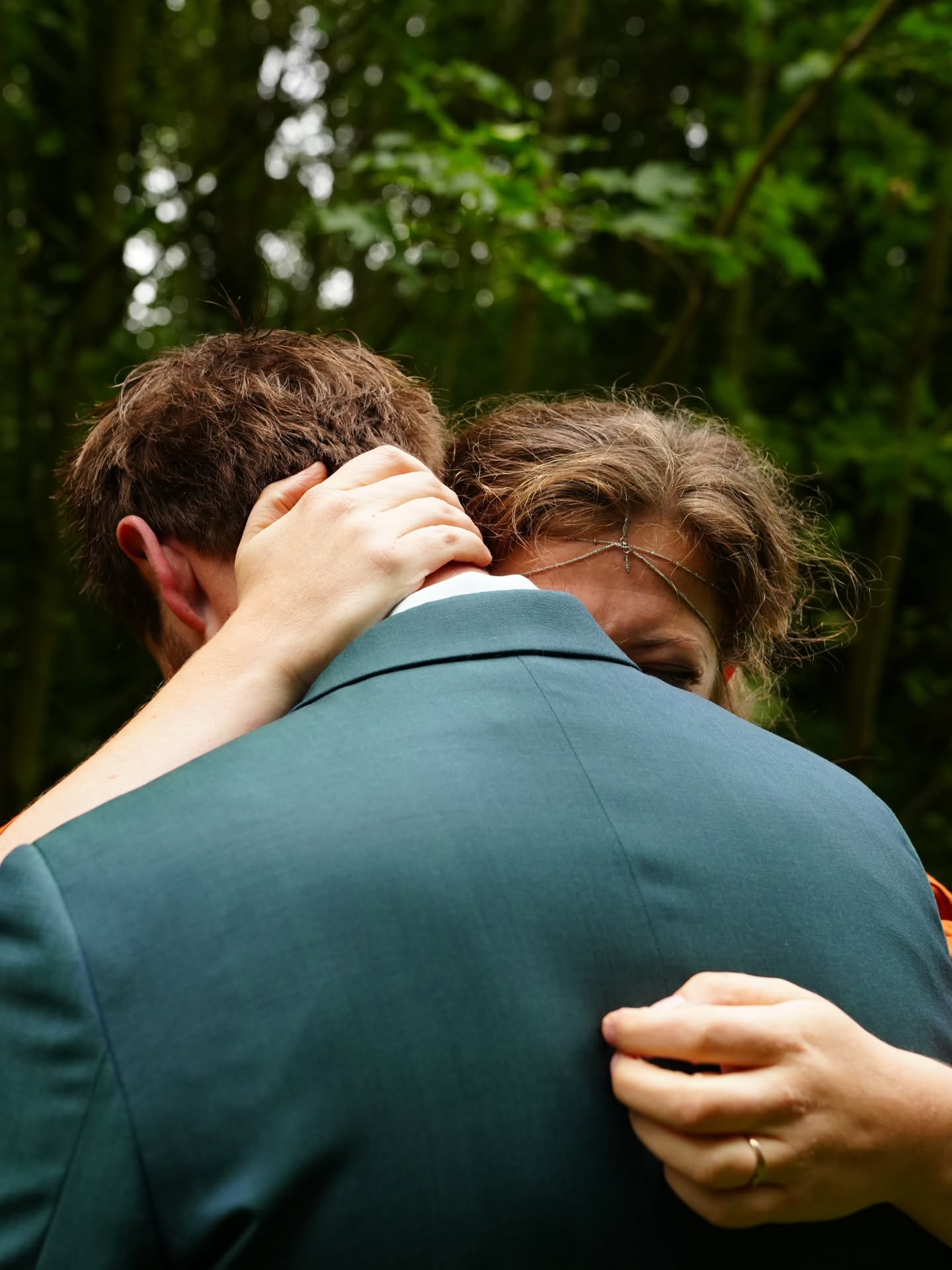 Wedding of Mariëlle and Stef 💚🤎
Here are some of my favorite pictures from the day
They were dancing in front of the camera, which created the perfect setting for a shoot
It was such a fun and exciting celebration, thank you for letting me be a part of your special day 🫶
#wedding #weddingphoto #photography #autumnwedding